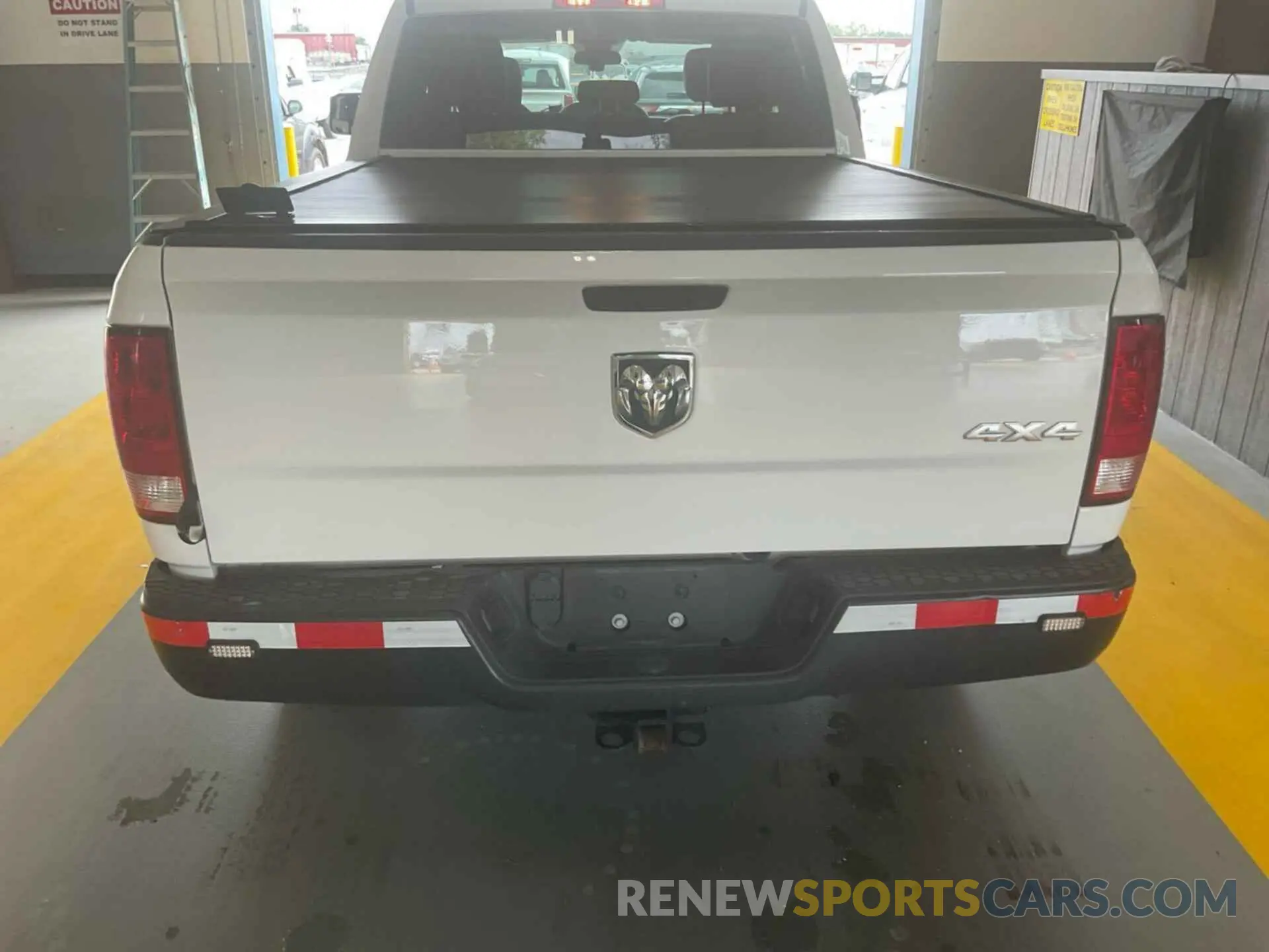 19 fotografías del automóvil dañado 1C6RR7FT6NS172480 RAM 1500 CLASSIC 2022