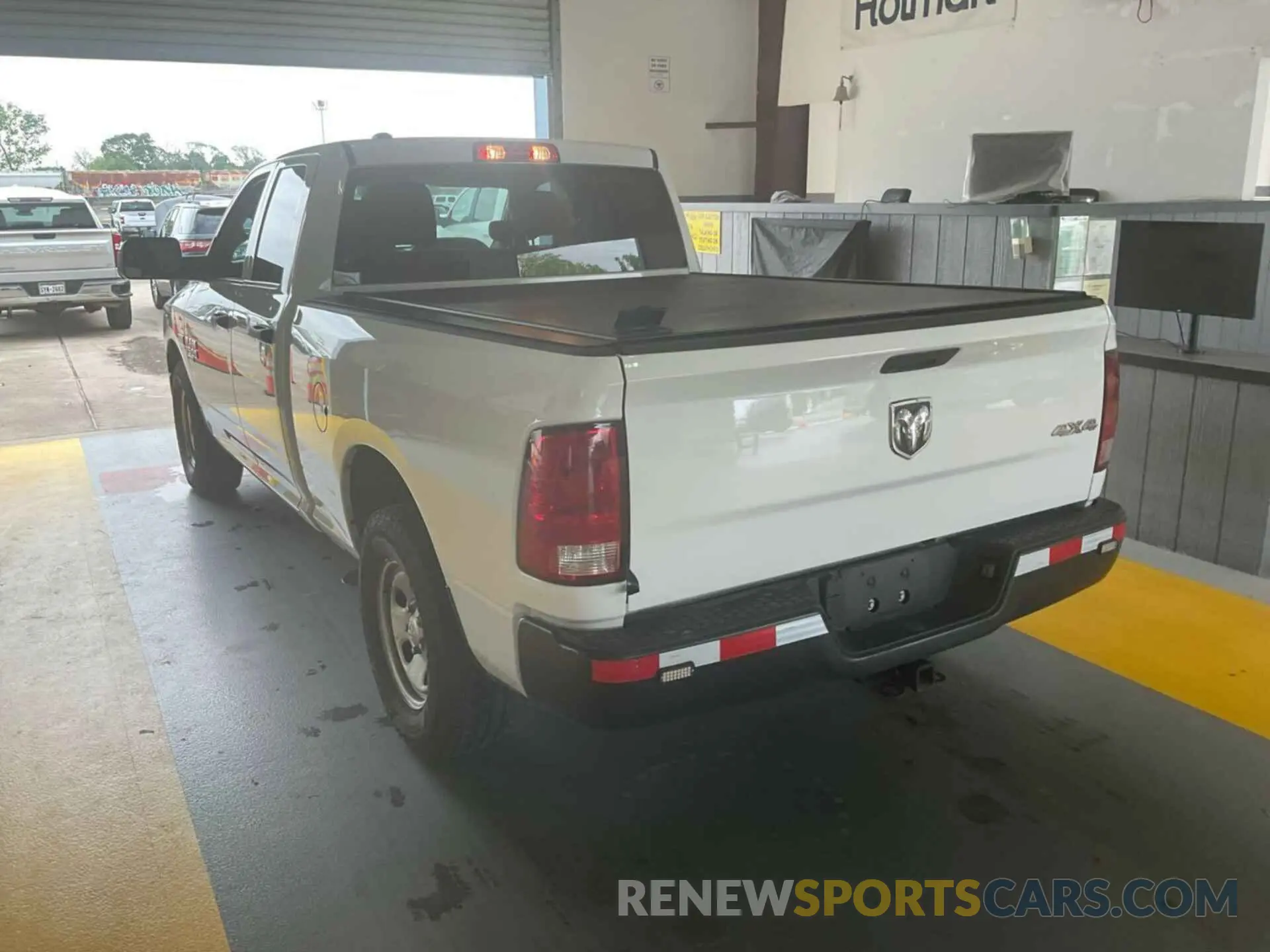 24 fotografías del automóvil dañado 1C6RR7FT6NS172480 RAM 1500 CLASSIC 2022