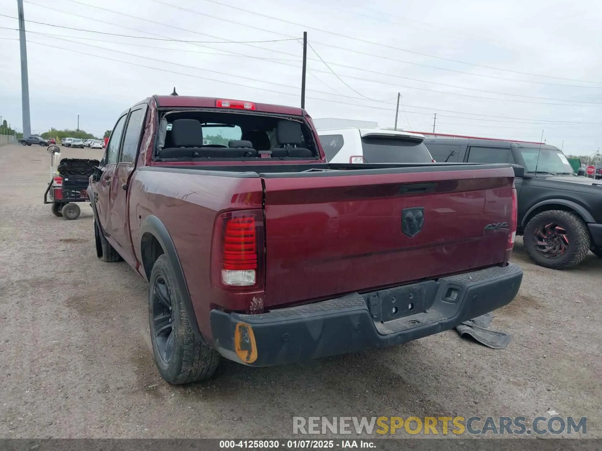 3 fotografías del automóvil dañado 1C6RR7GGXNS237431 RAM 1500 CLASSIC 2022