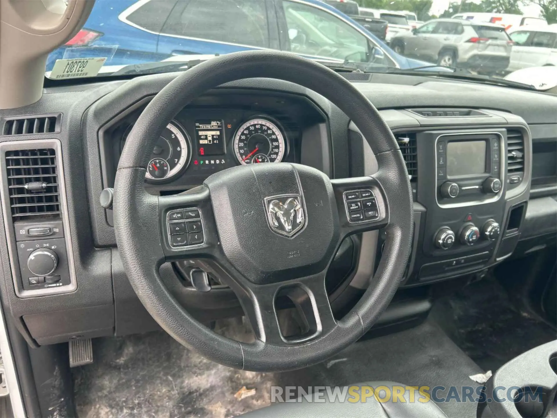 2 fotografías del automóvil dañado 3C6JR6AG4NG205341 RAM 1500 CLASSIC 2022