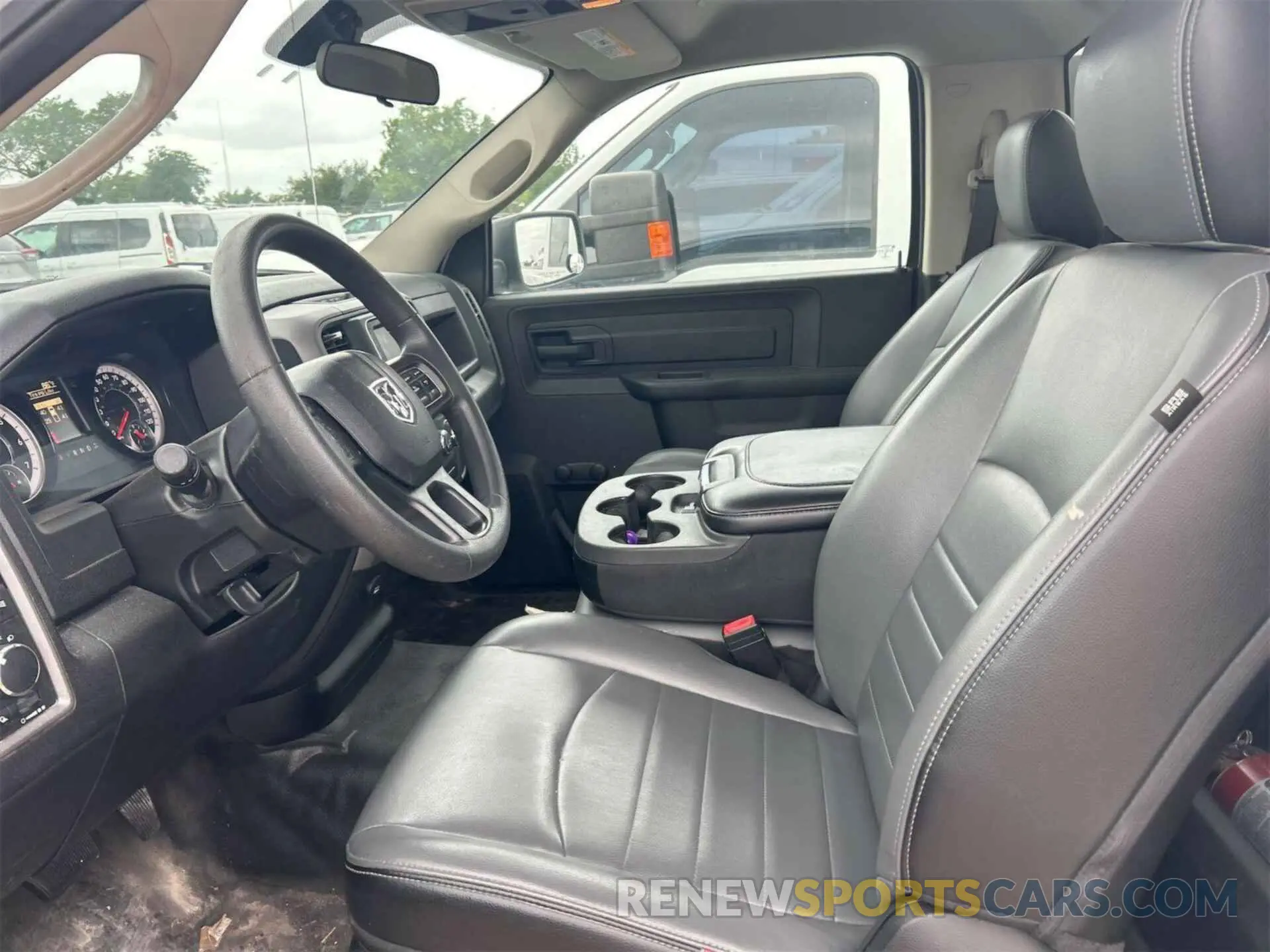 9 fotografías del automóvil dañado 3C6JR6AG4NG205341 RAM 1500 CLASSIC 2022