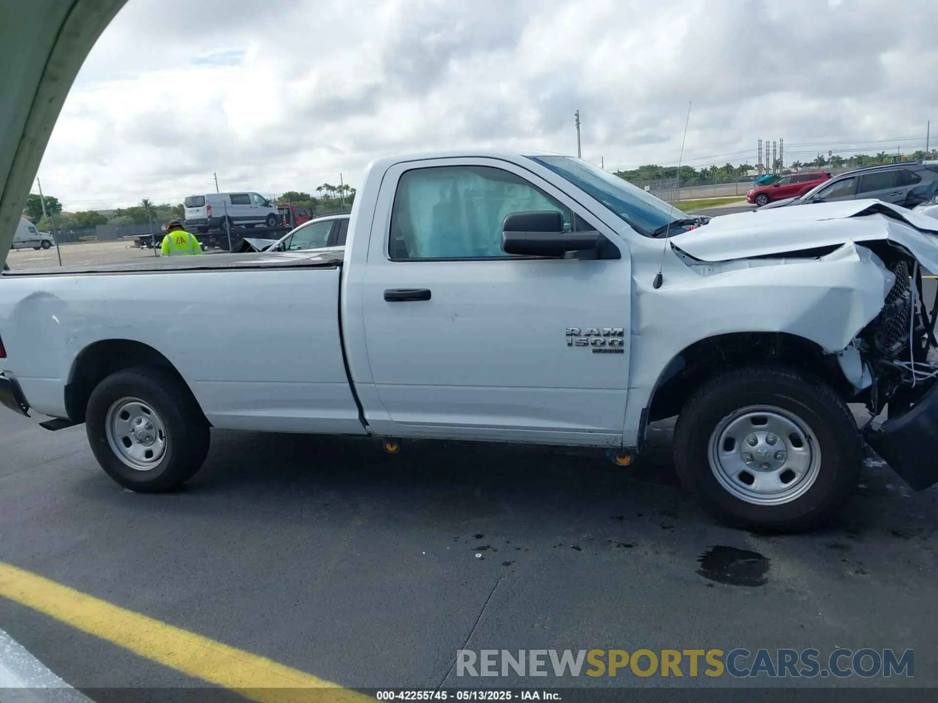 13 fotografías del automóvil dañado 3C6JR6DG1NG300872 RAM 1500 CLASSIC 2022