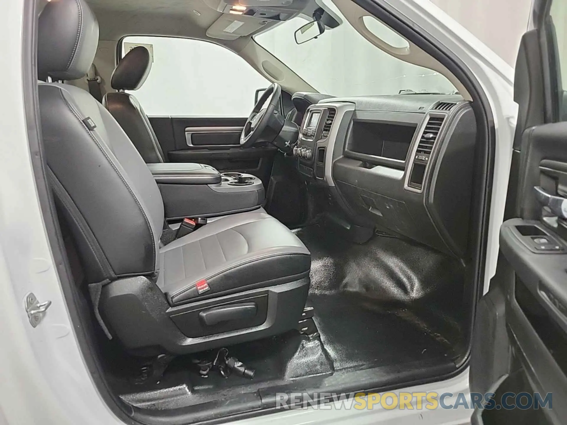 7 fotografías del automóvil dañado 3C6JR6DG4NG313521 RAM 1500 CLASSIC 2022