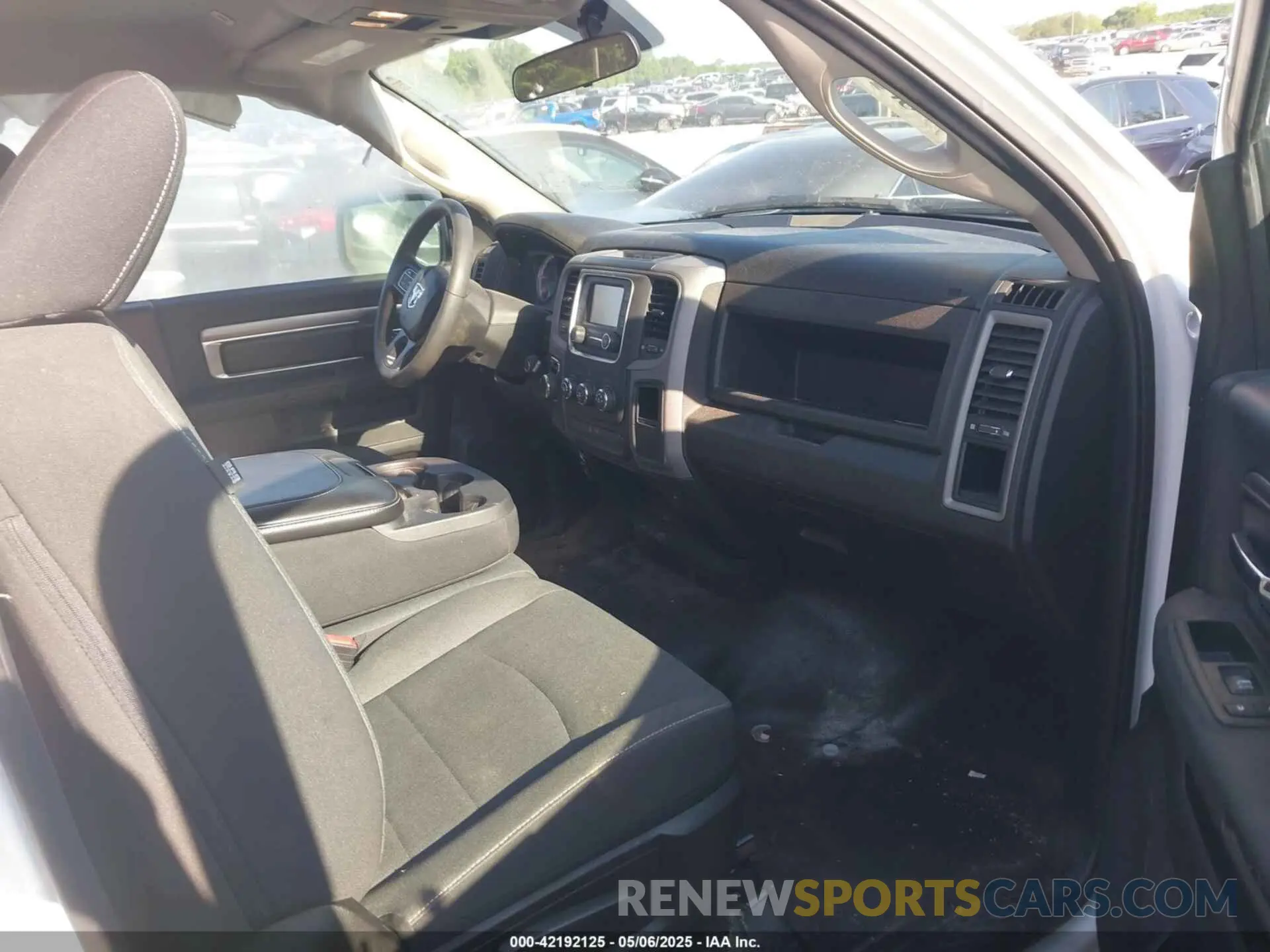 5 fotografías del automóvil dañado 3C6JR6DG5NG412610 RAM 1500 CLASSIC 2022