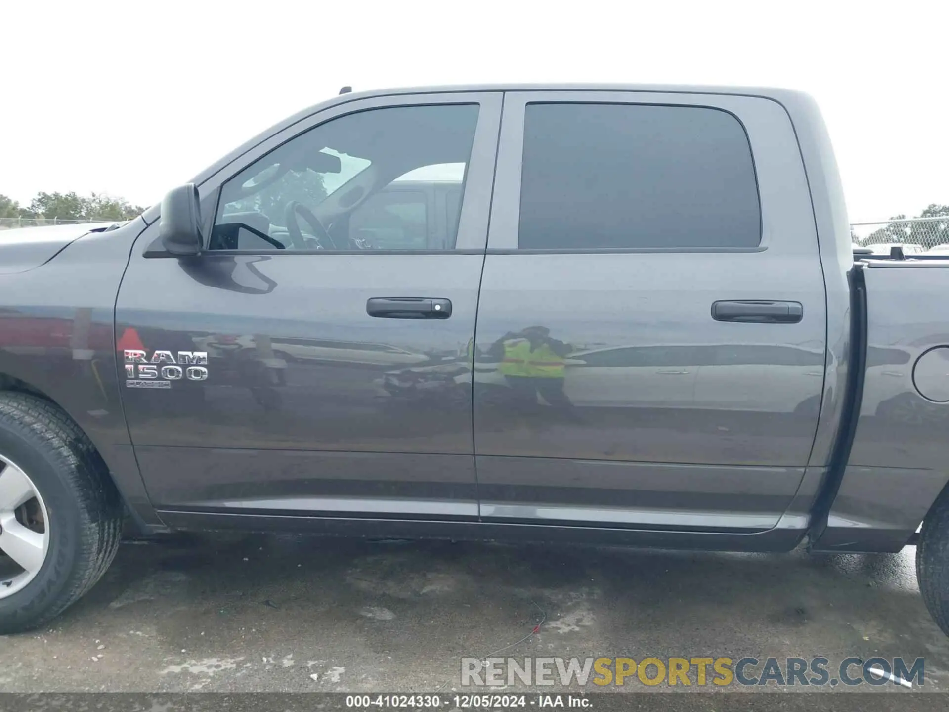 14 fotografías del automóvil dañado 3C6RR6KG3NG307425 RAM 1500 CLASSIC 2022