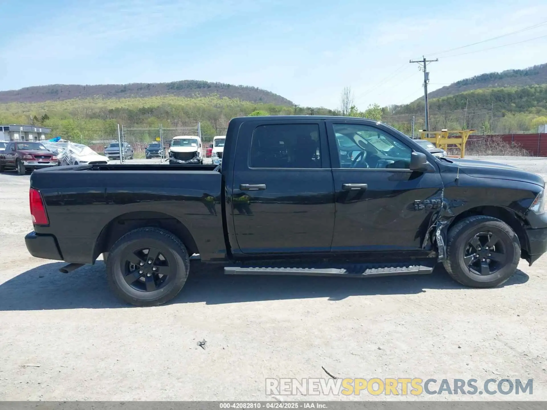 13 fotografías del automóvil dañado 3C6RR7KG8NG341169 RAM 1500 CLASSIC 2022