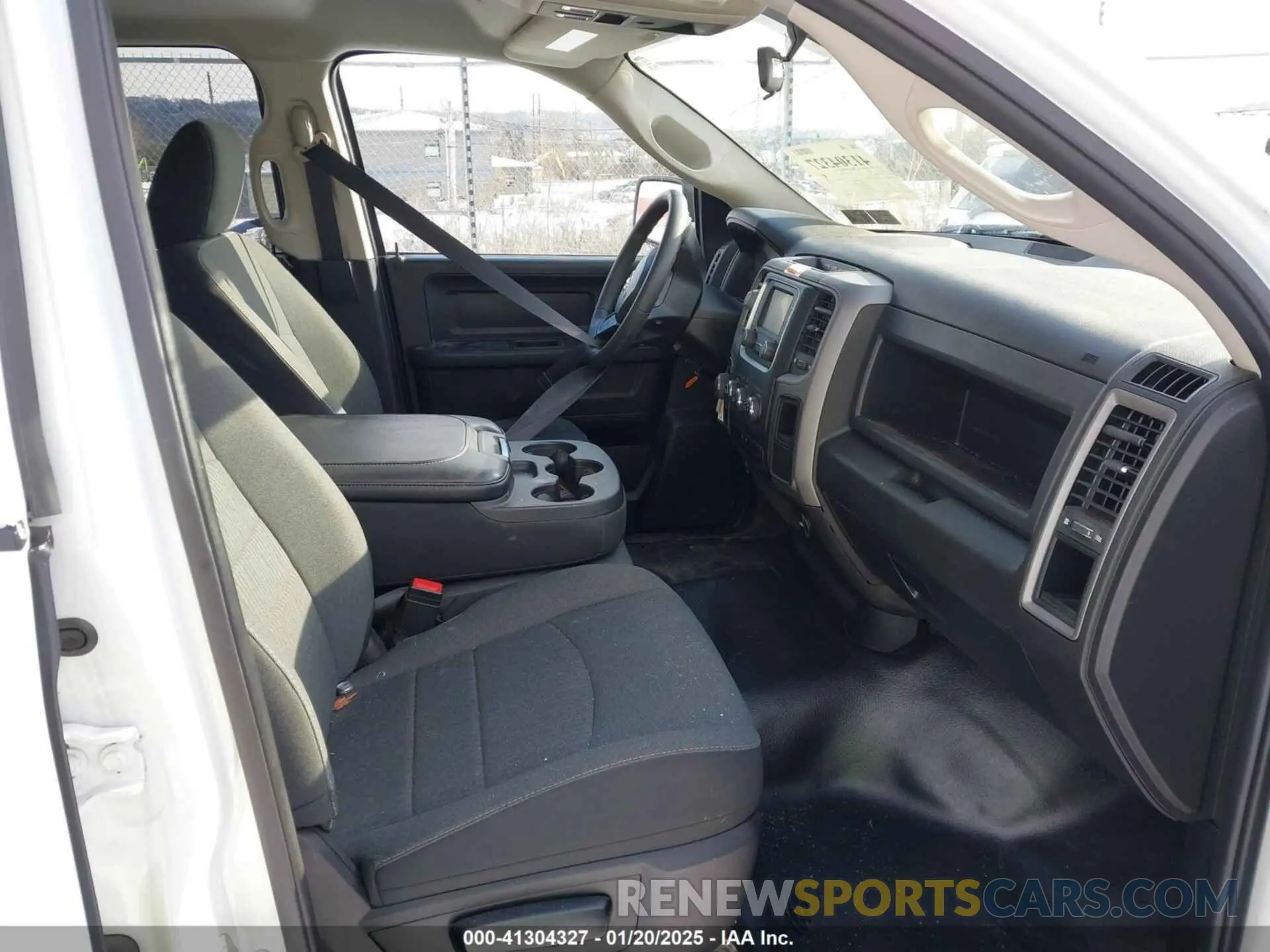 5 fotografías del automóvil dañado 1C6RR6FG3PS535737 RAM 1500 CLASSIC 2023