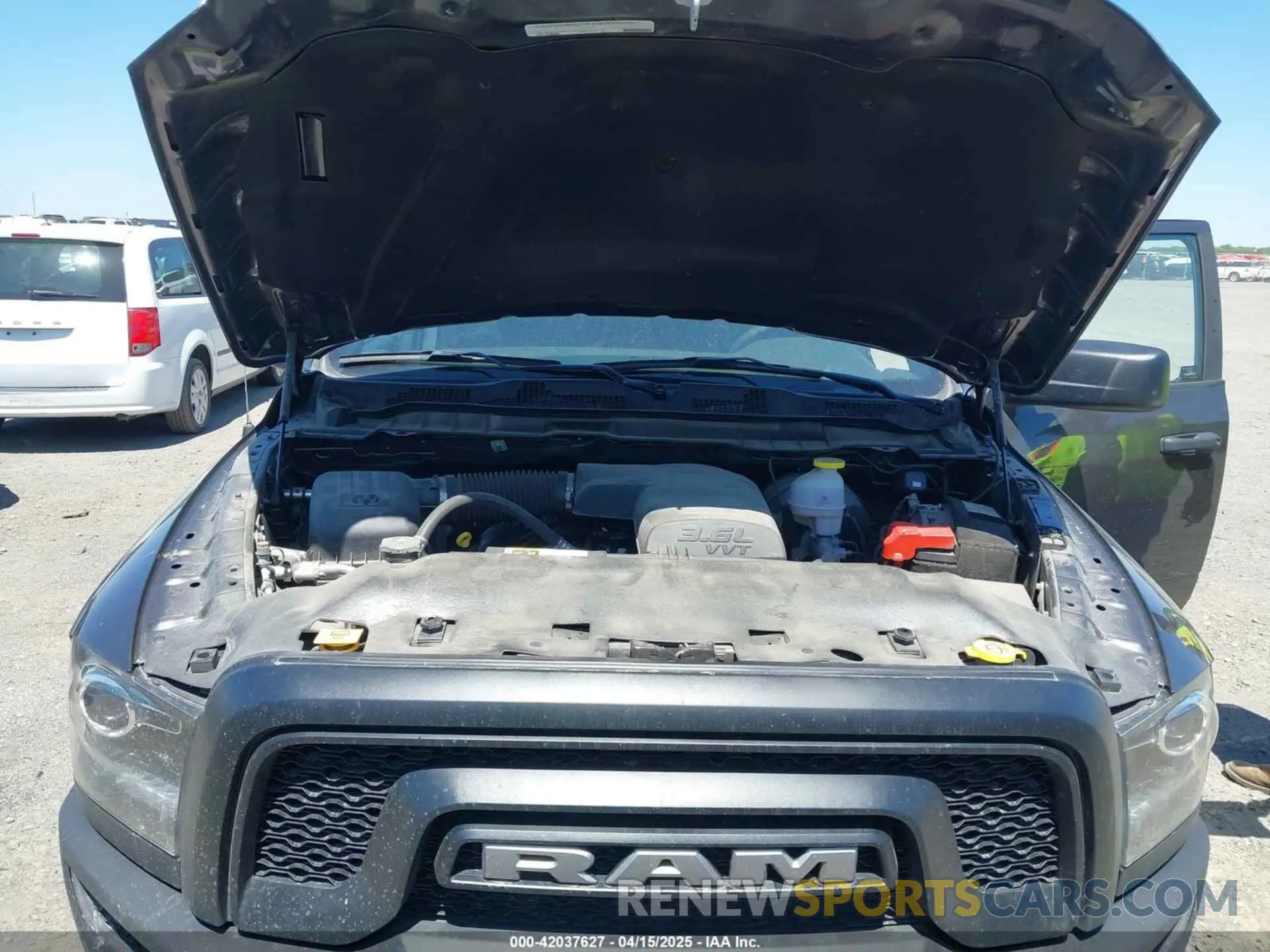 10 fotografías del automóvil dañado 1C6RR6GG1PS595594 RAM 1500 CLASSIC 2023