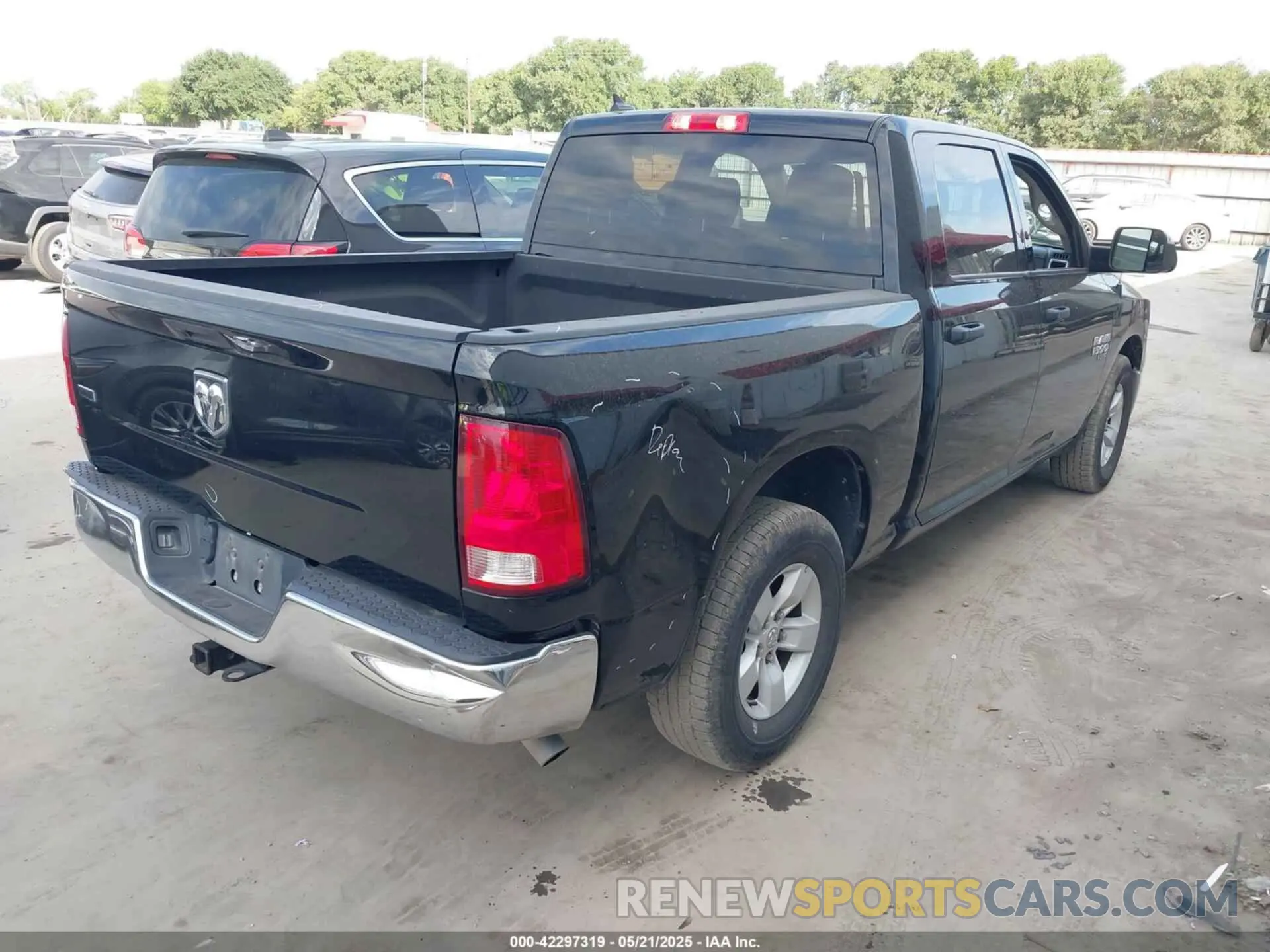 4 fotografías del automóvil dañado 1C6RR6LG0PS525350 RAM 1500 CLASSIC 2023