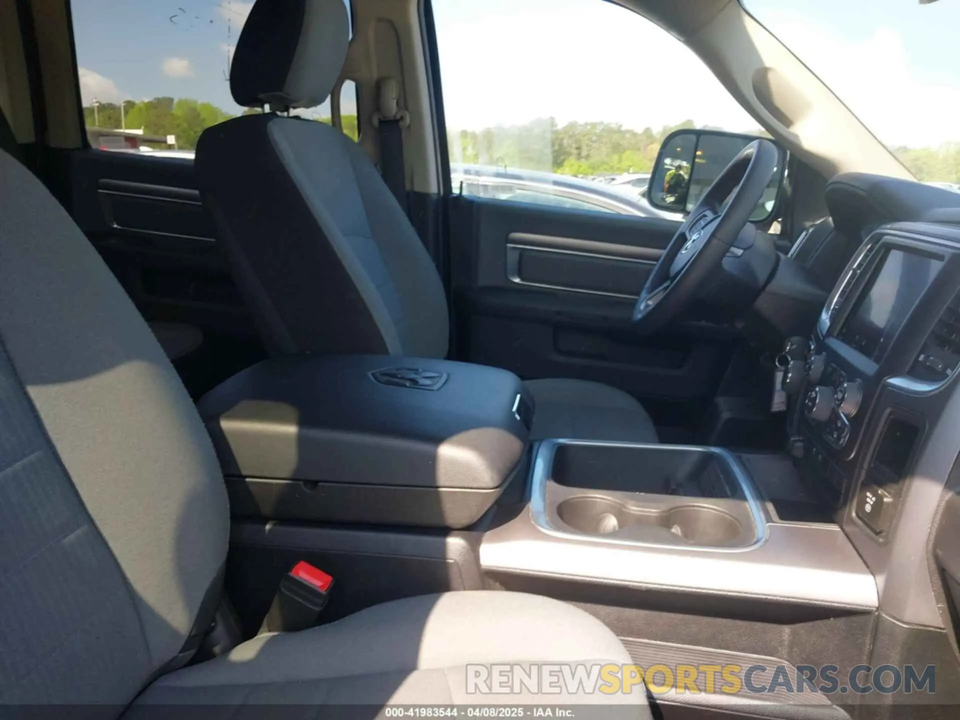 5 fotografías del automóvil dañado 1C6RR7LG2PS517868 RAM 1500 CLASSIC 2023
