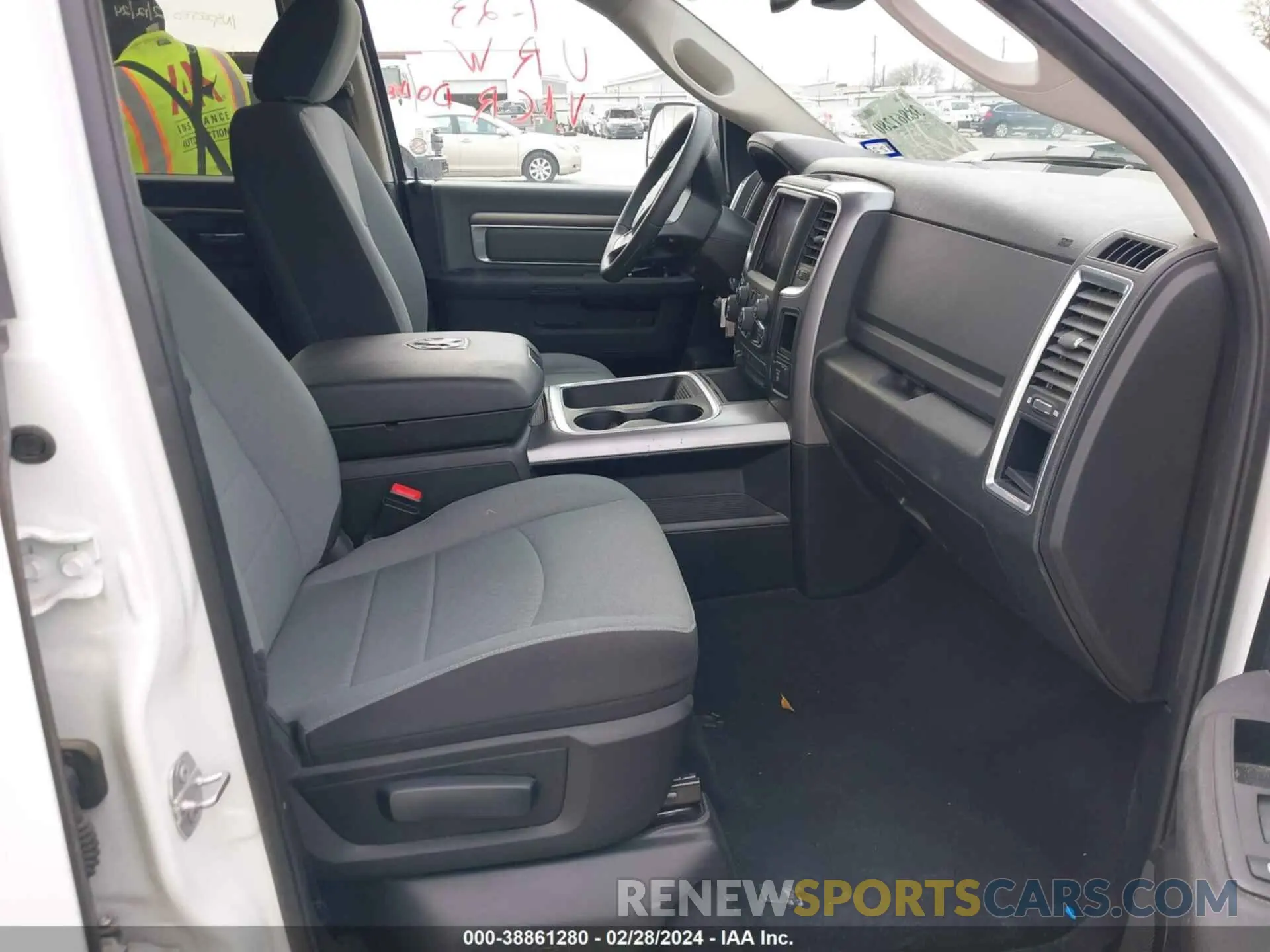 5 fotografías del automóvil dañado 1C6RR7LG3PS516843 RAM 1500 CLASSIC 2023