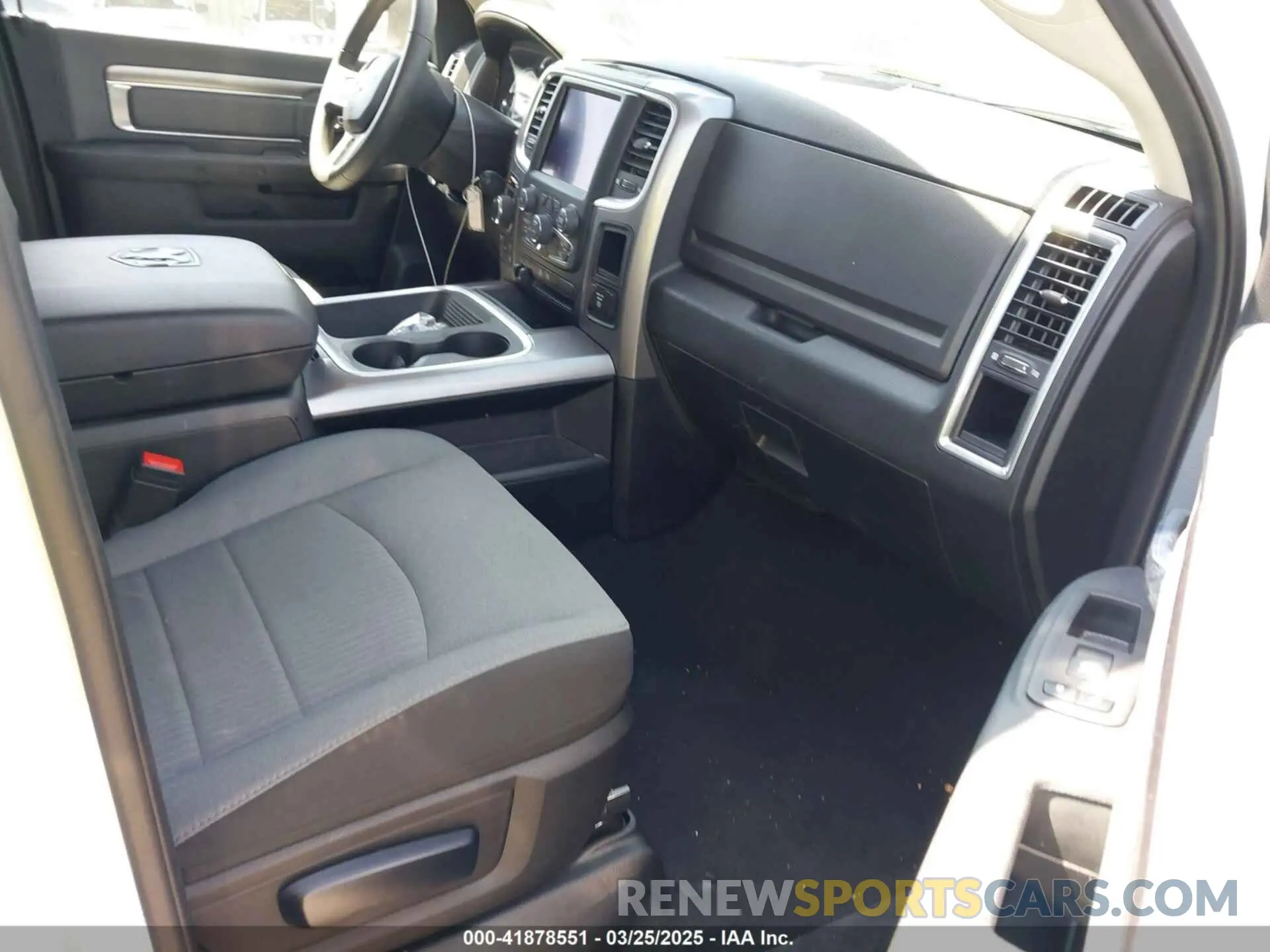 5 fotografías del automóvil dañado 1C6RR7LG7PS517235 RAM 1500 CLASSIC 2023