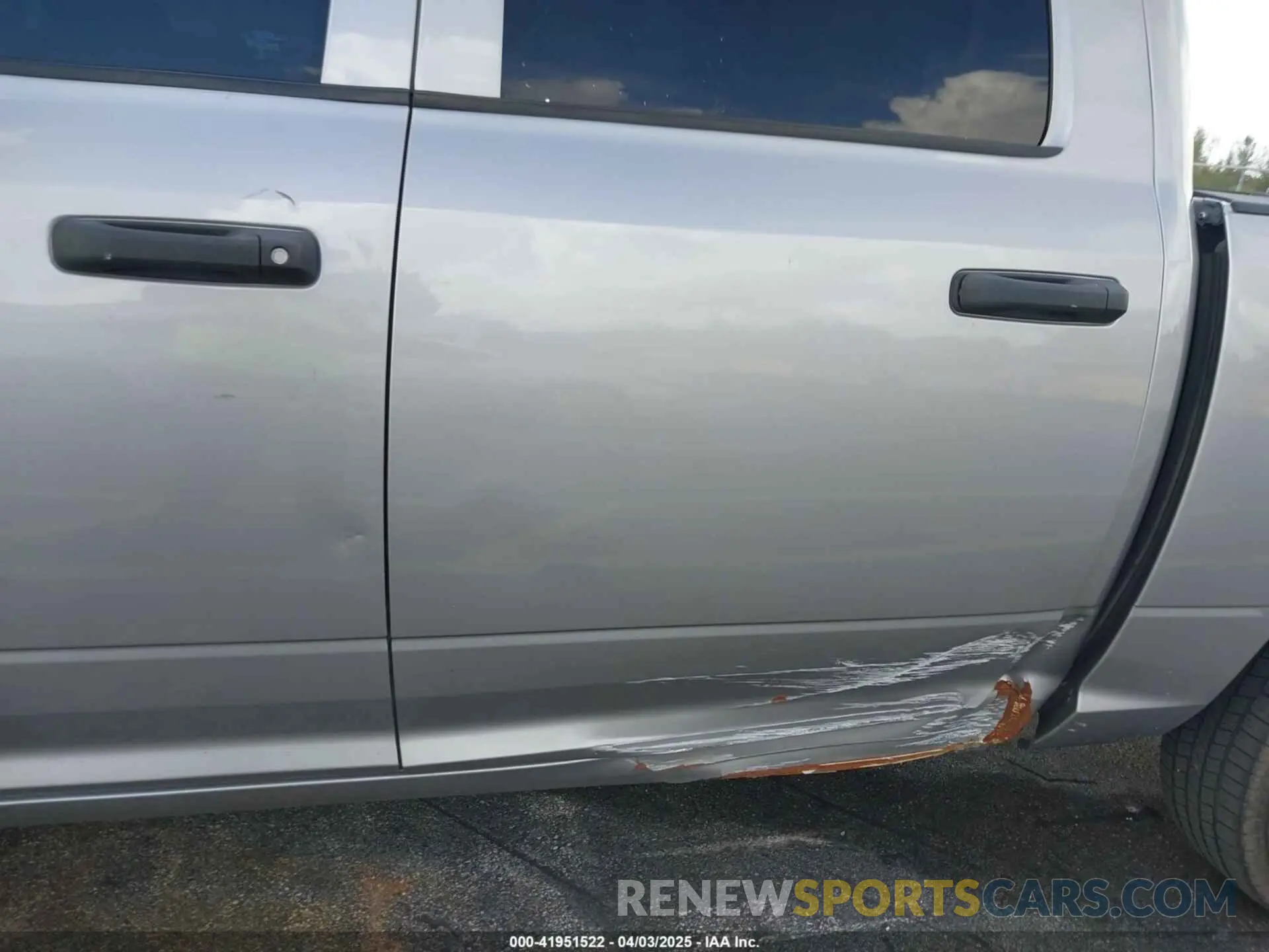 17 fotografías del automóvil dañado 1C6RR7LGXPS516872 RAM 1500 CLASSIC 2023