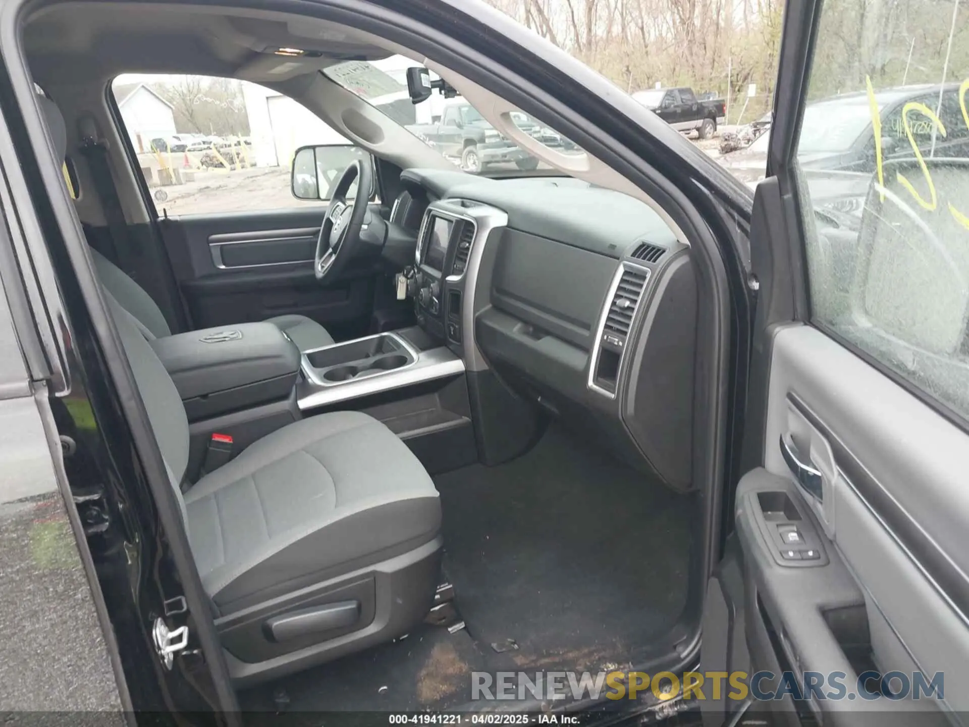 5 fotografías del automóvil dañado 1C6RR7LGXPS519030 RAM 1500 CLASSIC 2023