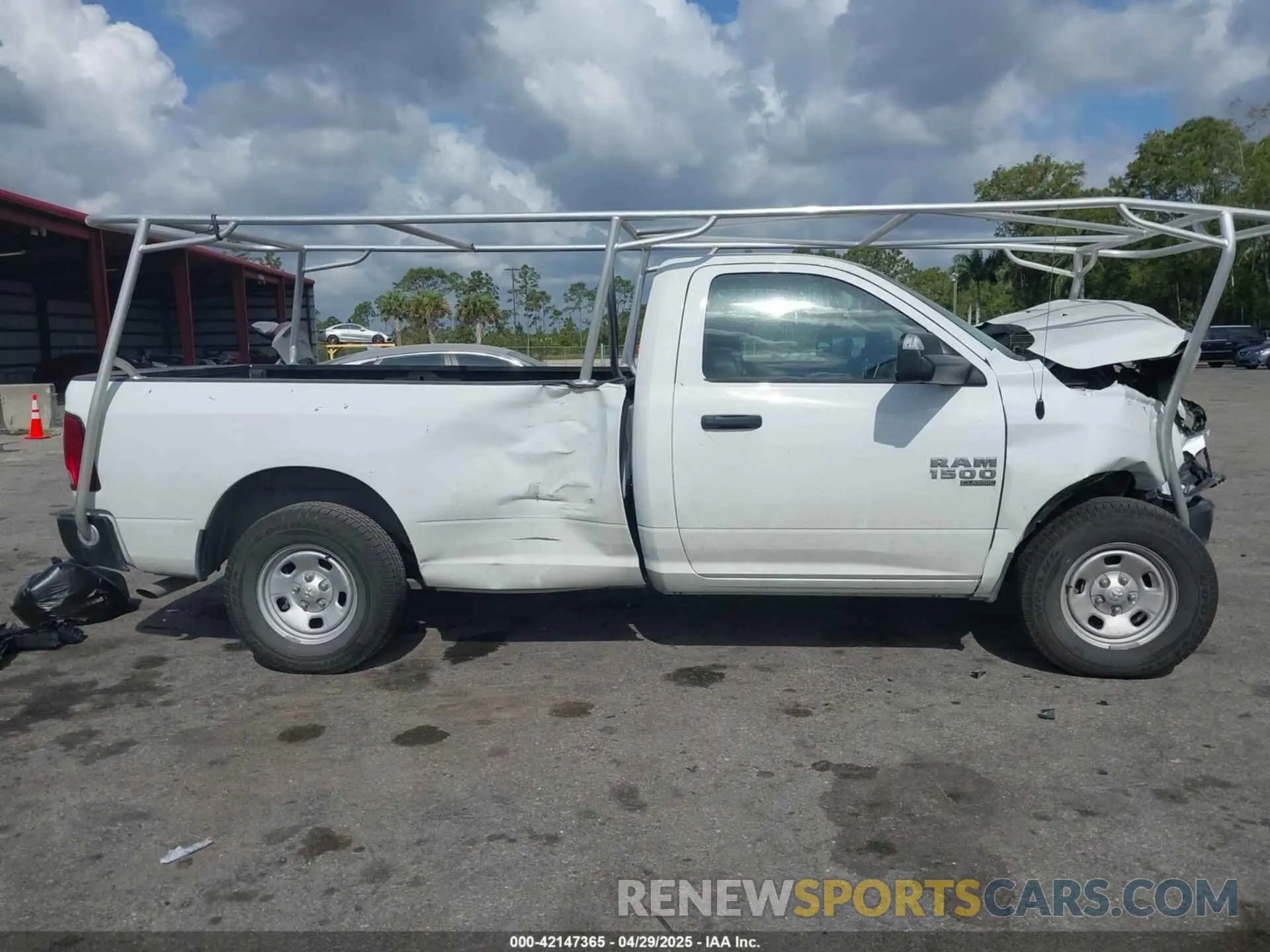 13 fotografías del automóvil dañado 3C6JR6DG7PG674129 RAM 1500 CLASSIC 2023