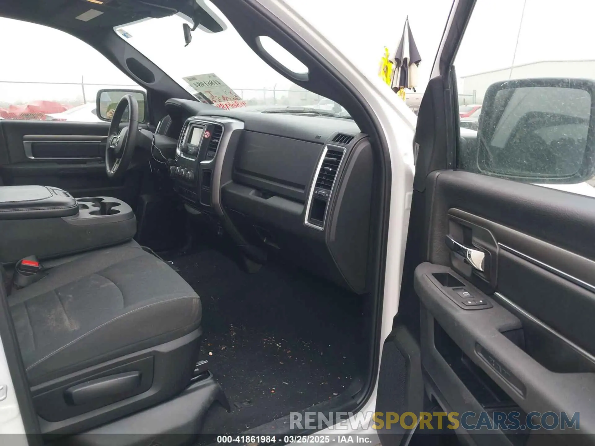 5 fotografías del automóvil dañado 1C6RR6LG7RS127751 RAM 1500 CLASSIC 2024