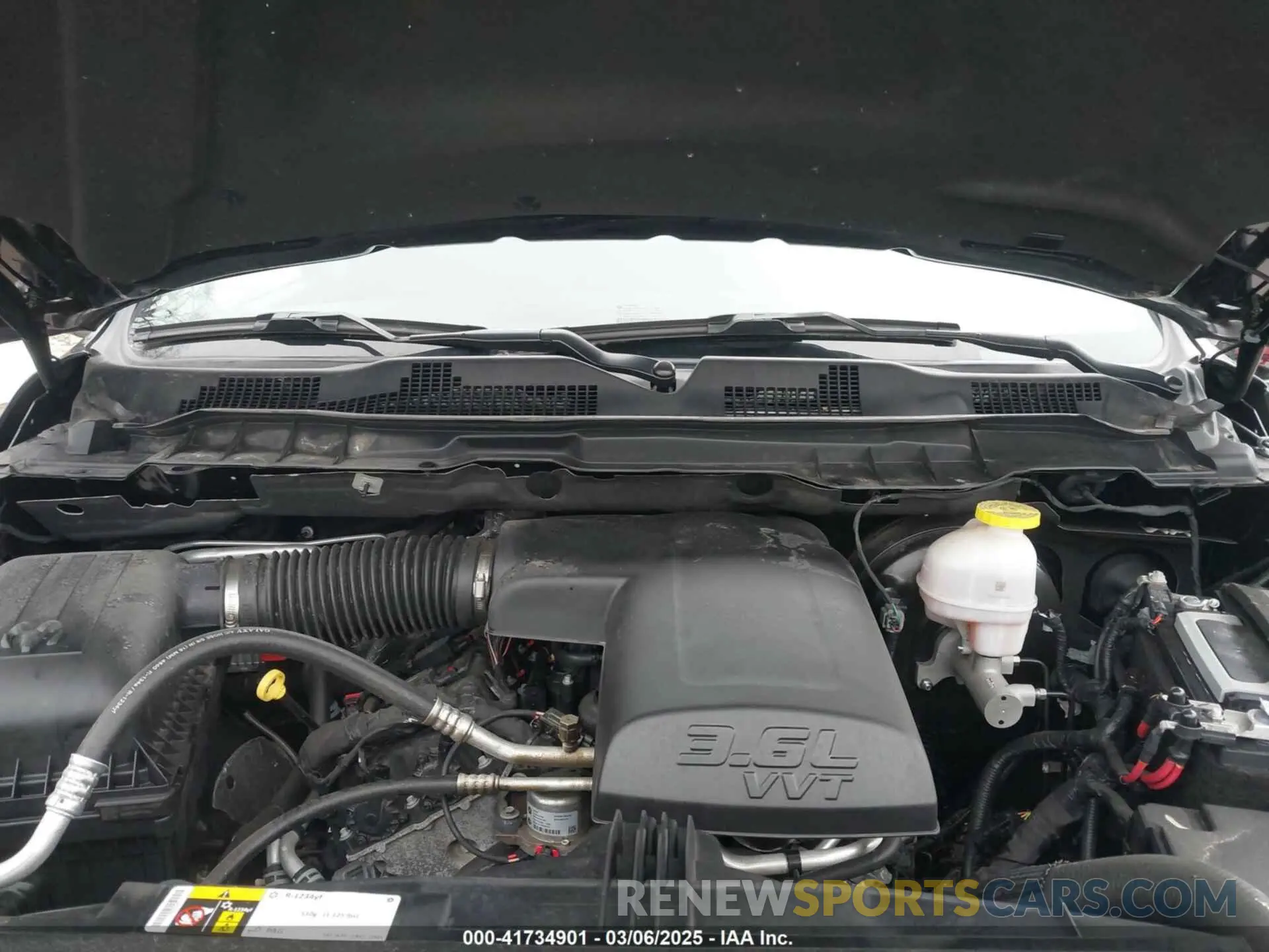 10 fotografías del automóvil dañado 1C6RR7GG1RS124974 RAM 1500 CLASSIC 2024