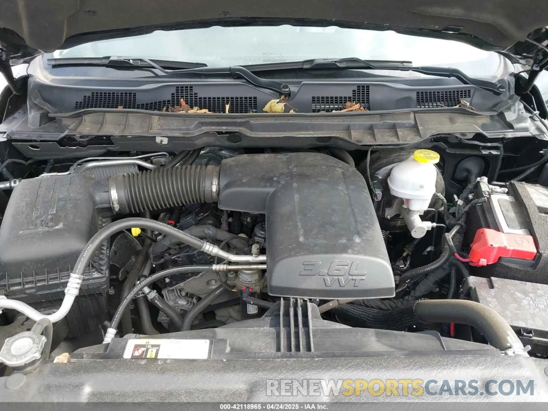 10 fotografías del automóvil dañado 1C6RR7GG9RS125354 RAM 1500 CLASSIC 2024