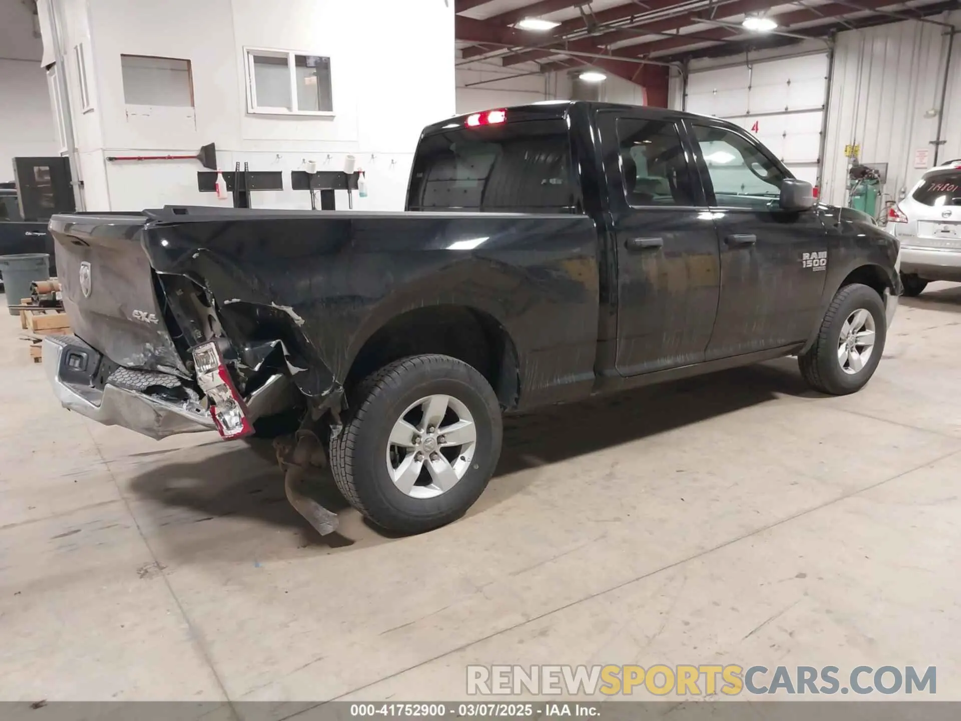 4 fotografías del automóvil dañado 1C6RR7GGXRS124813 RAM 1500 CLASSIC 2024