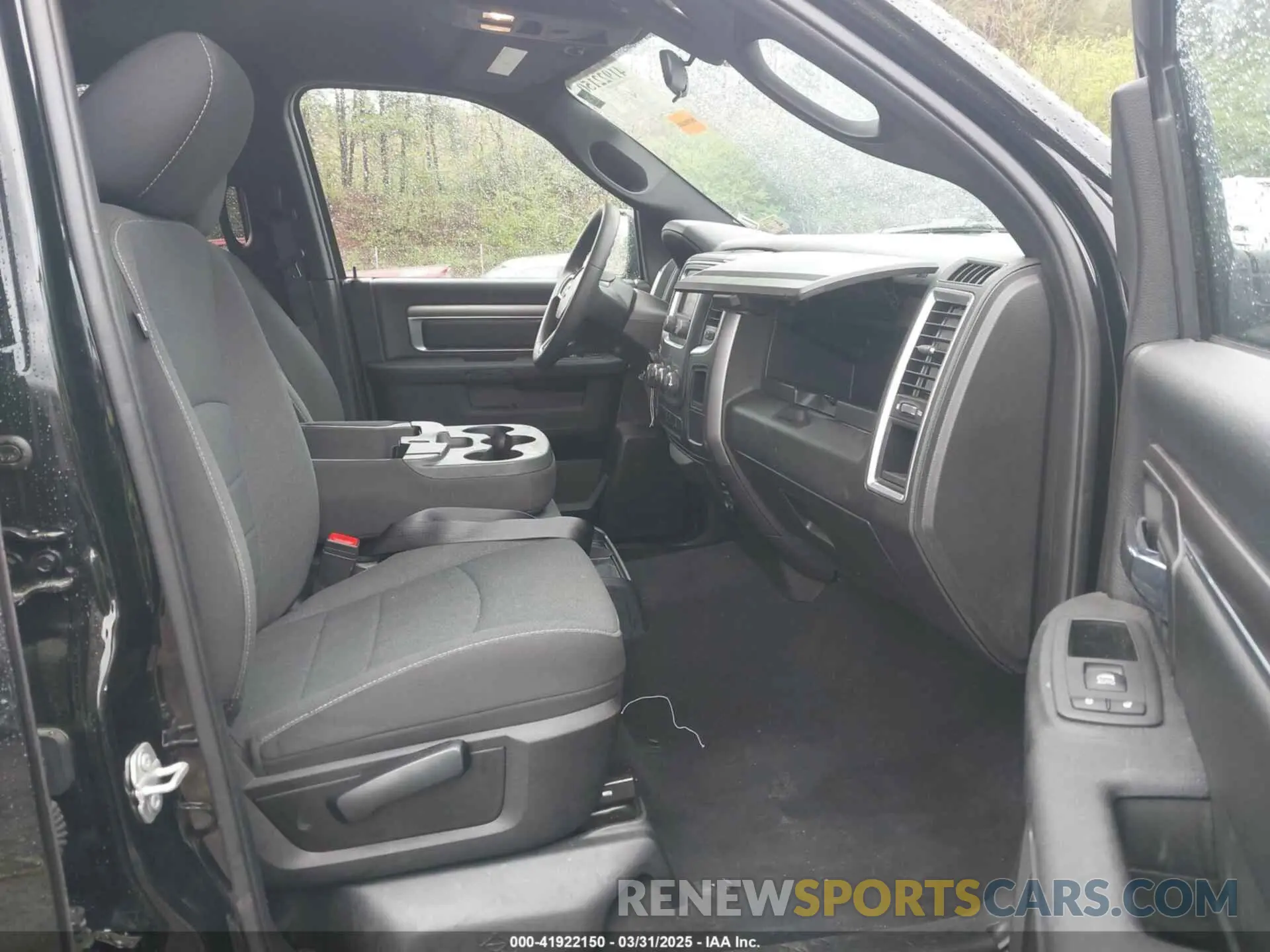 5 fotografías del automóvil dañado 1C6RR7LG0RS129797 RAM 1500 CLASSIC 2024