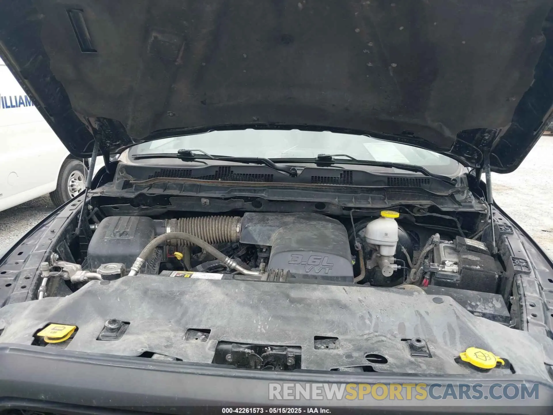 10 fotografías del automóvil dañado 1C6RR7LG4RS147851 RAM 1500 CLASSIC 2024