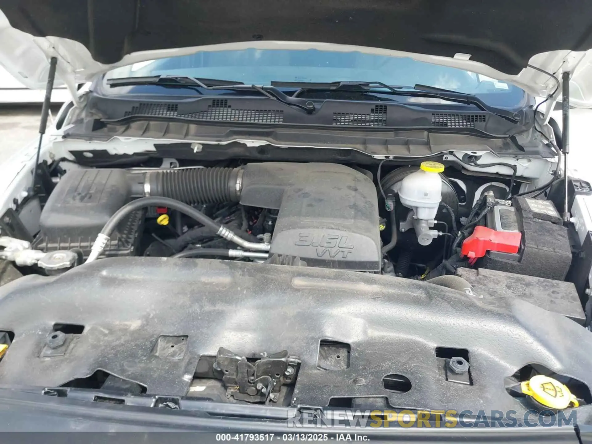 10 fotografías del automóvil dañado 1C6RR7LG6RS147589 RAM 1500 CLASSIC 2024
