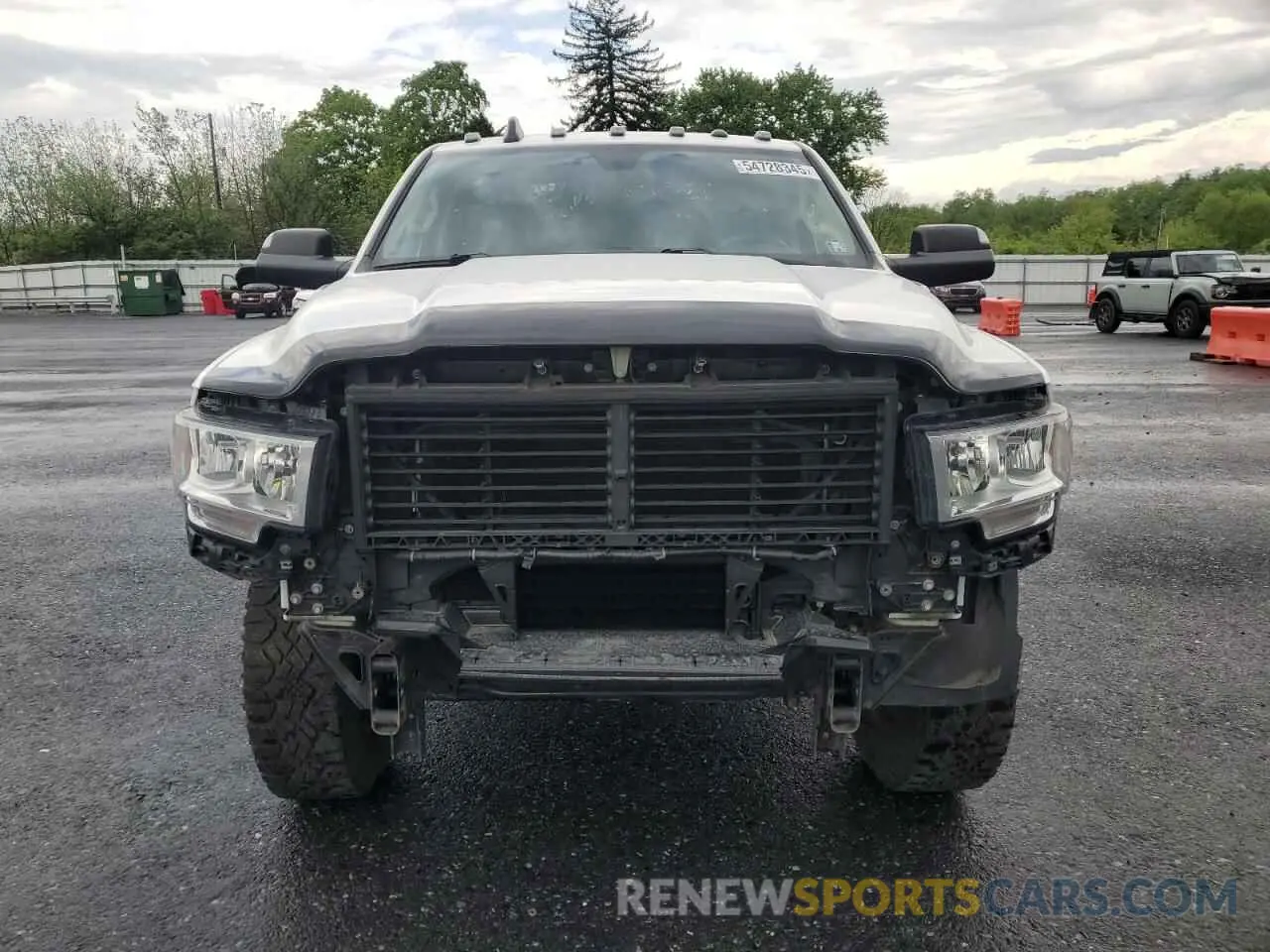 5 fotografías del automóvil dañado 3C6MR5AJ7KG666726 RAM 2500 2019