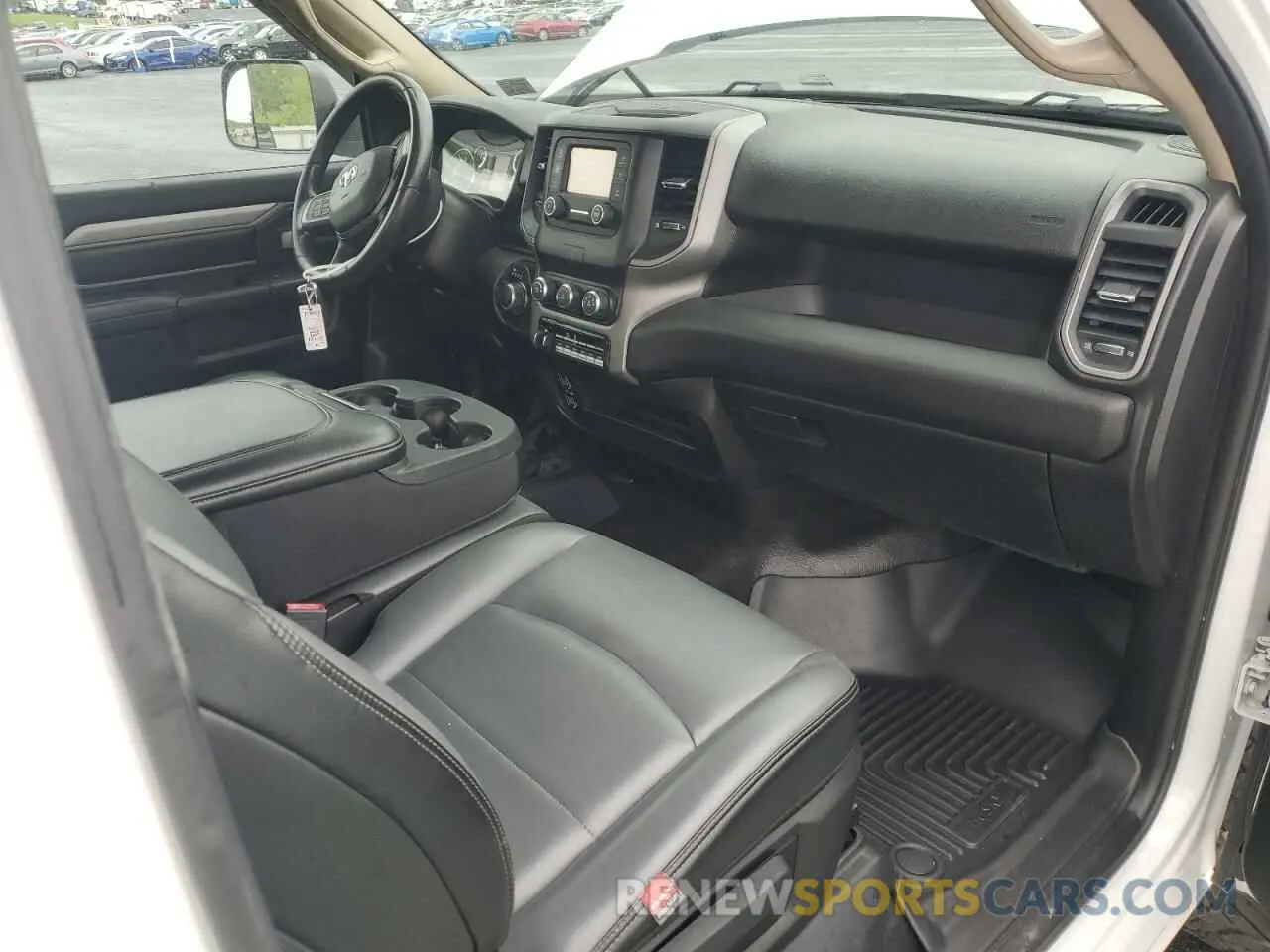 8 fotografías del automóvil dañado 3C6MR5AJ7KG666726 RAM 2500 2019