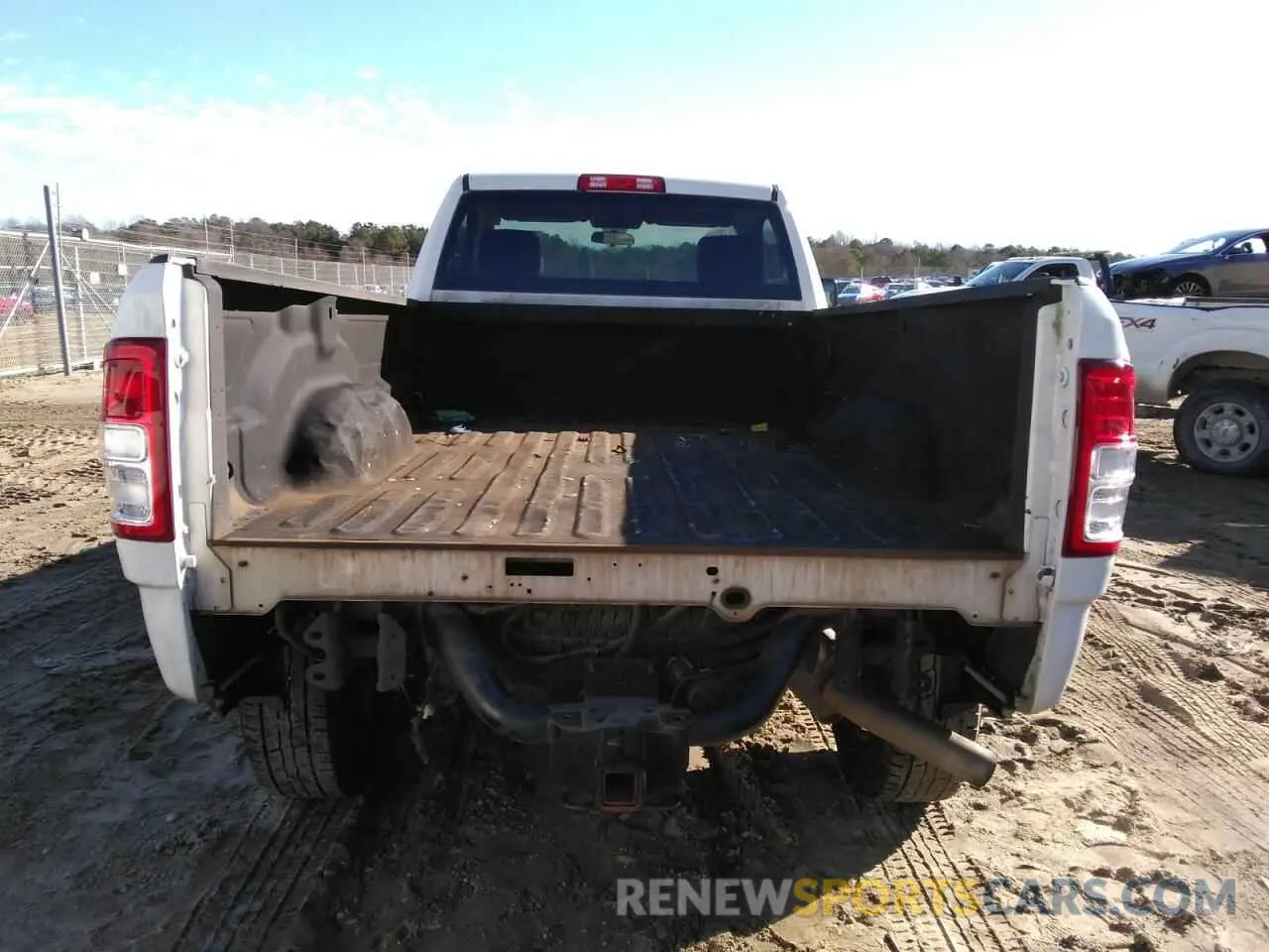 6 fotografías del automóvil dañado 3C6MR5AJXKG553806 RAM 2500 2019