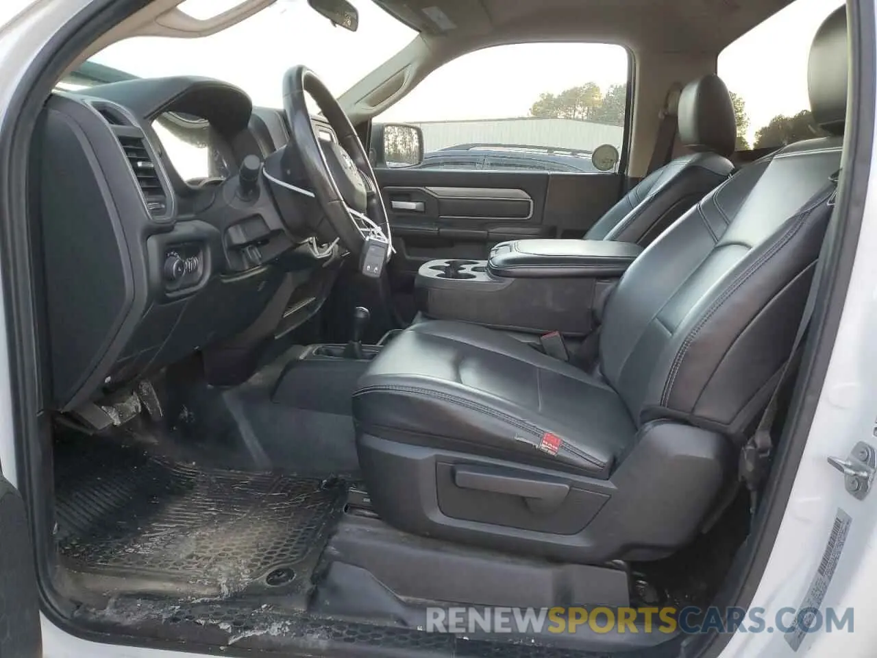 7 fotografías del automóvil dañado 3C6MR5AJXKG553806 RAM 2500 2019