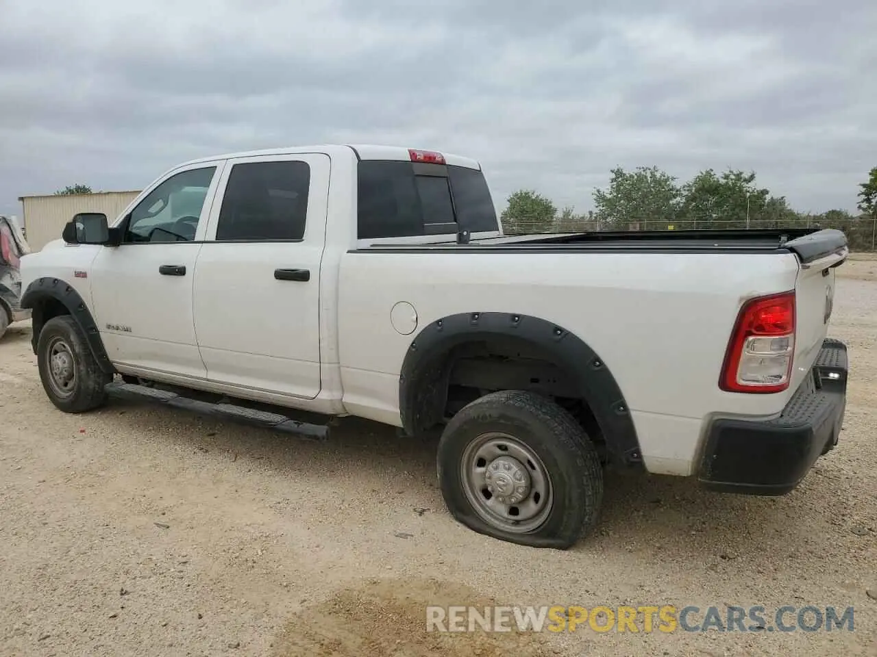 2 fotografías del automóvil dañado 3C6UR4CJ9KG576226 RAM 2500 2019