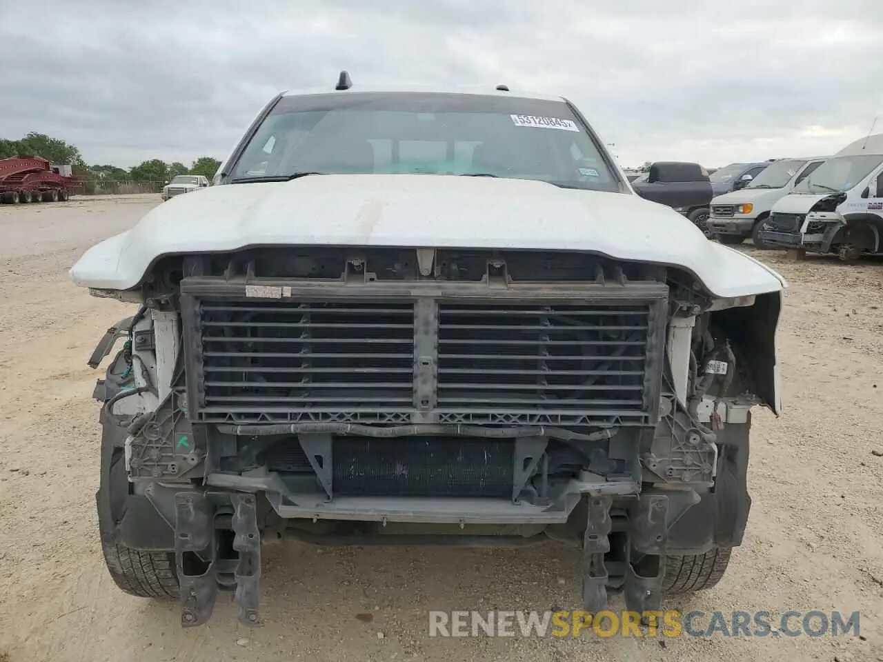 5 fotografías del automóvil dañado 3C6UR4CJ9KG576226 RAM 2500 2019