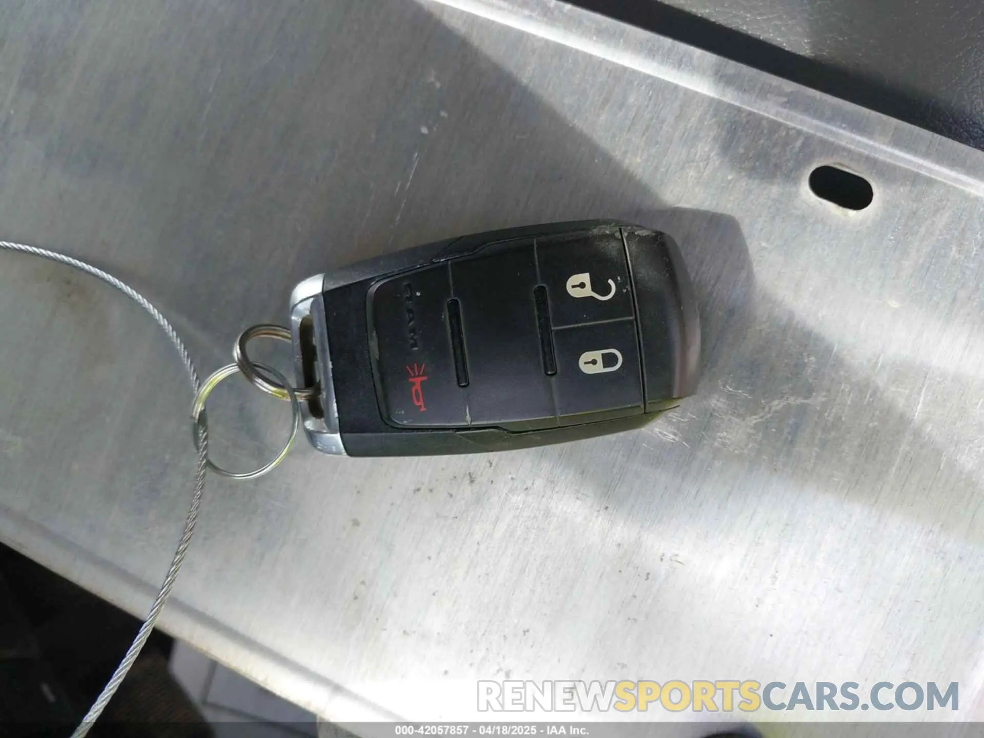 11 fotografías del automóvil dañado 3C6UR4HJ9KG600789 RAM 2500 2019