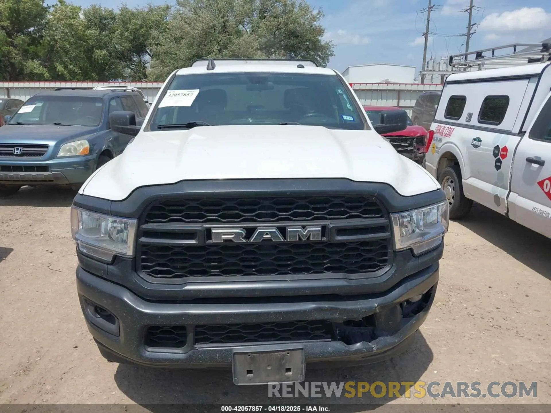 13 fotografías del automóvil dañado 3C6UR4HJ9KG600789 RAM 2500 2019