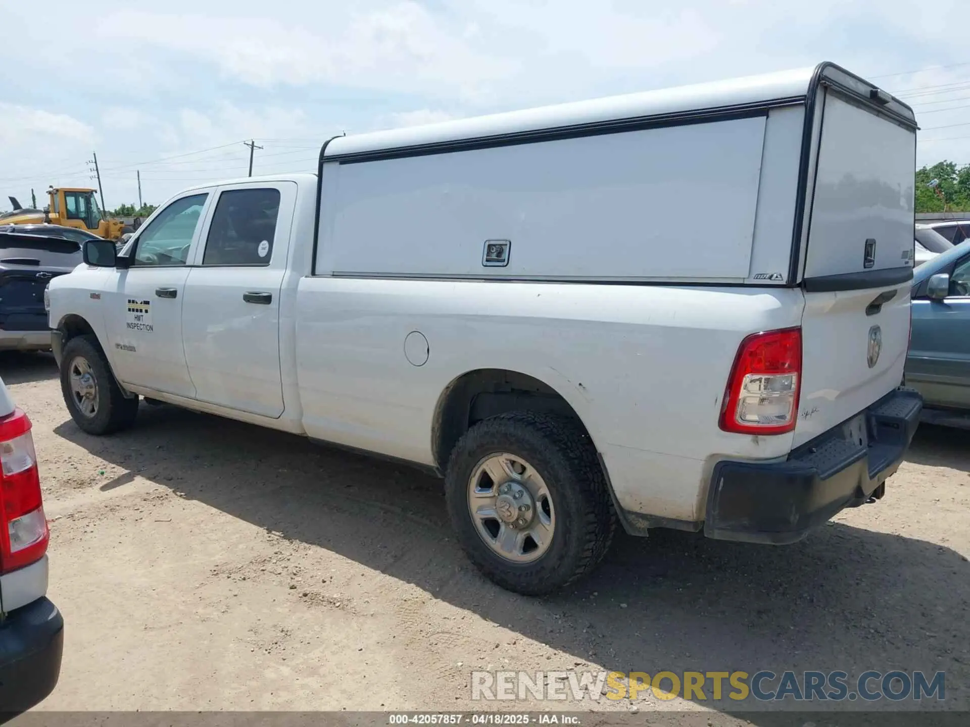 3 fotografías del automóvil dañado 3C6UR4HJ9KG600789 RAM 2500 2019