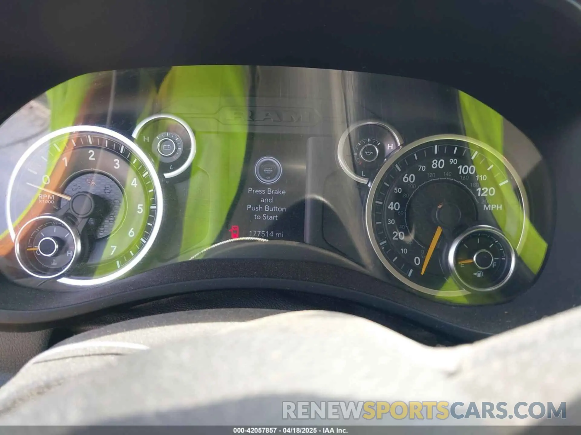 7 fotografías del automóvil dañado 3C6UR4HJ9KG600789 RAM 2500 2019