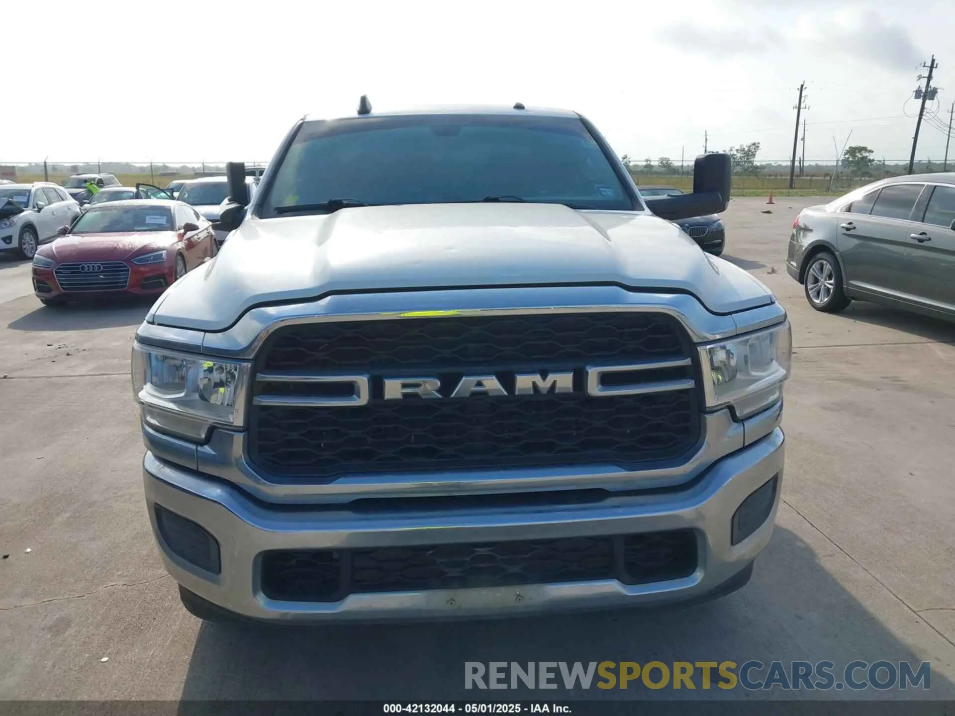 12 fotografías del automóvil dañado 3C6UR4HJXKG720696 RAM 2500 2019