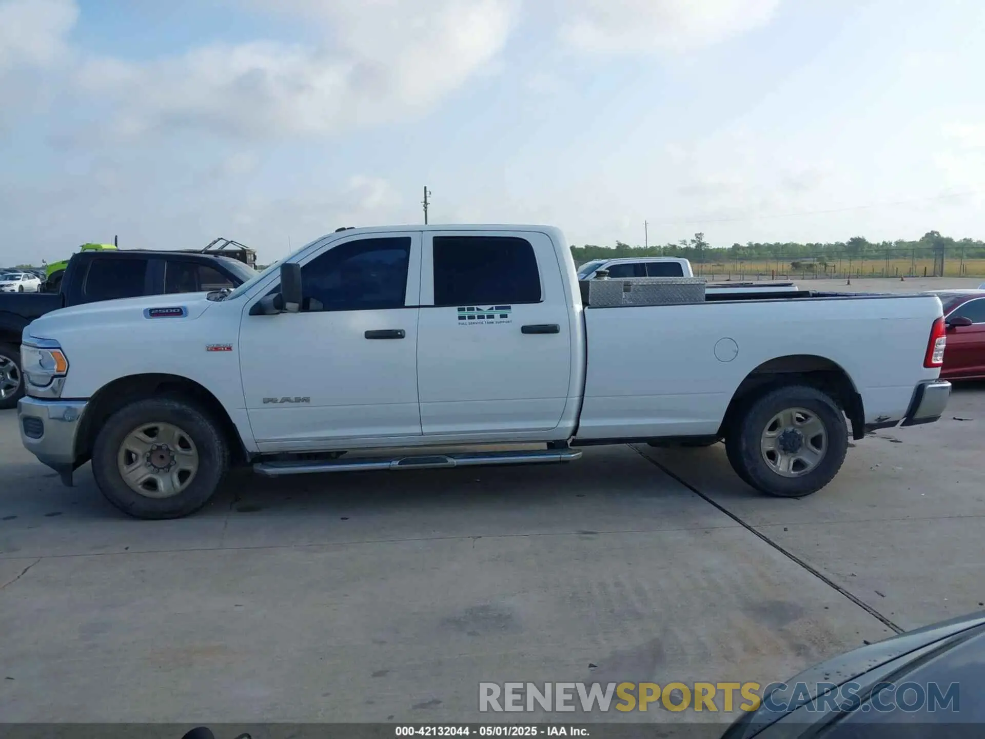 14 fotografías del automóvil dañado 3C6UR4HJXKG720696 RAM 2500 2019