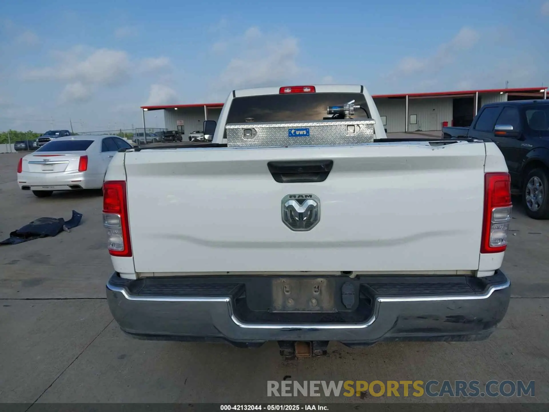 16 fotografías del automóvil dañado 3C6UR4HJXKG720696 RAM 2500 2019