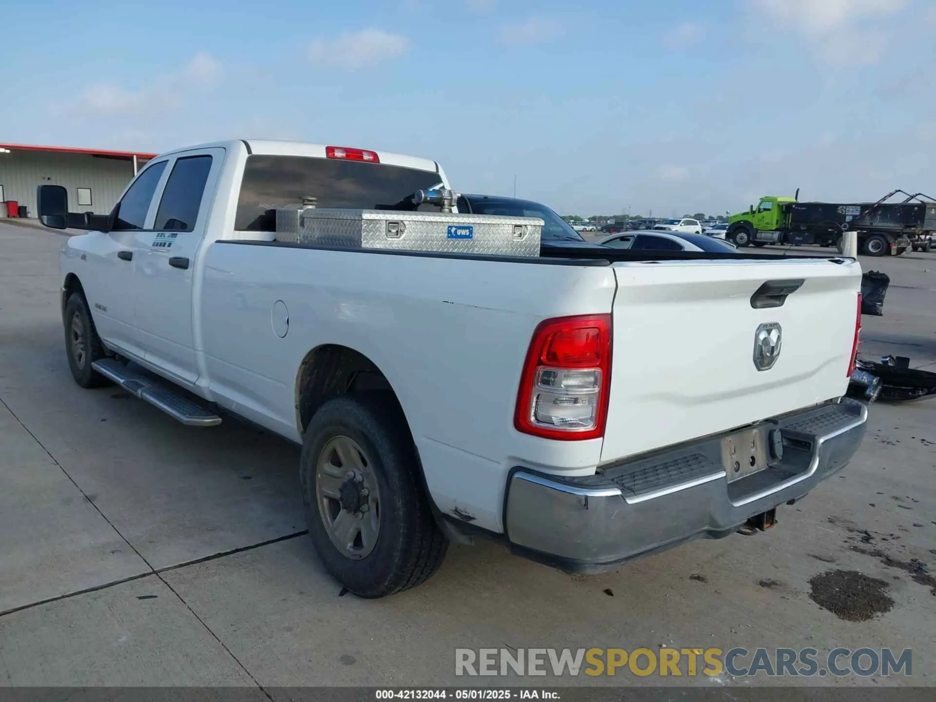 3 fotografías del automóvil dañado 3C6UR4HJXKG720696 RAM 2500 2019