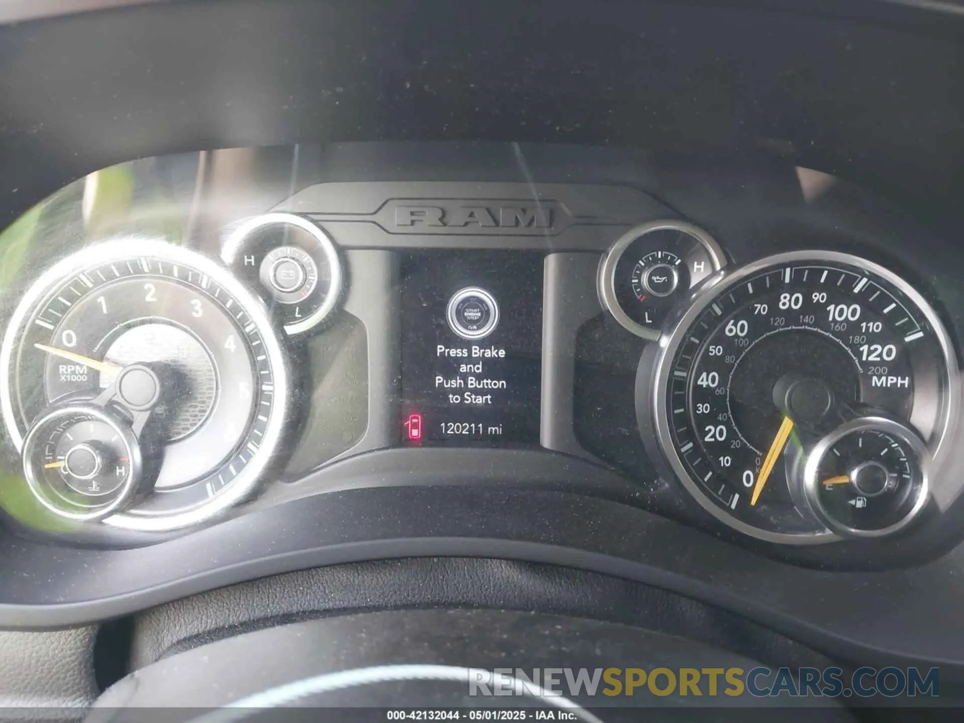 7 fotografías del automóvil dañado 3C6UR4HJXKG720696 RAM 2500 2019