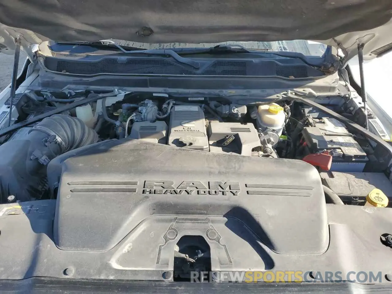 11 fotografías del automóvil dañado 3C6UR4HL4KG576211 RAM 2500 2019