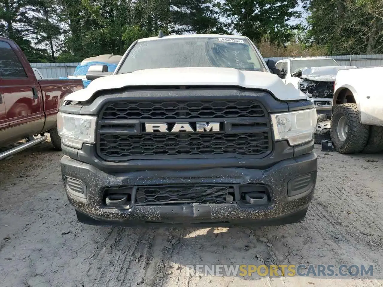 5 fotografías del automóvil dañado 3C6UR4HL4KG576211 RAM 2500 2019