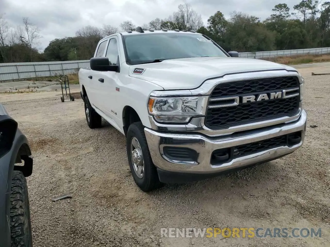 4 fotografías del automóvil dañado 3C6UR5CJ1KG602663 RAM 2500 2019