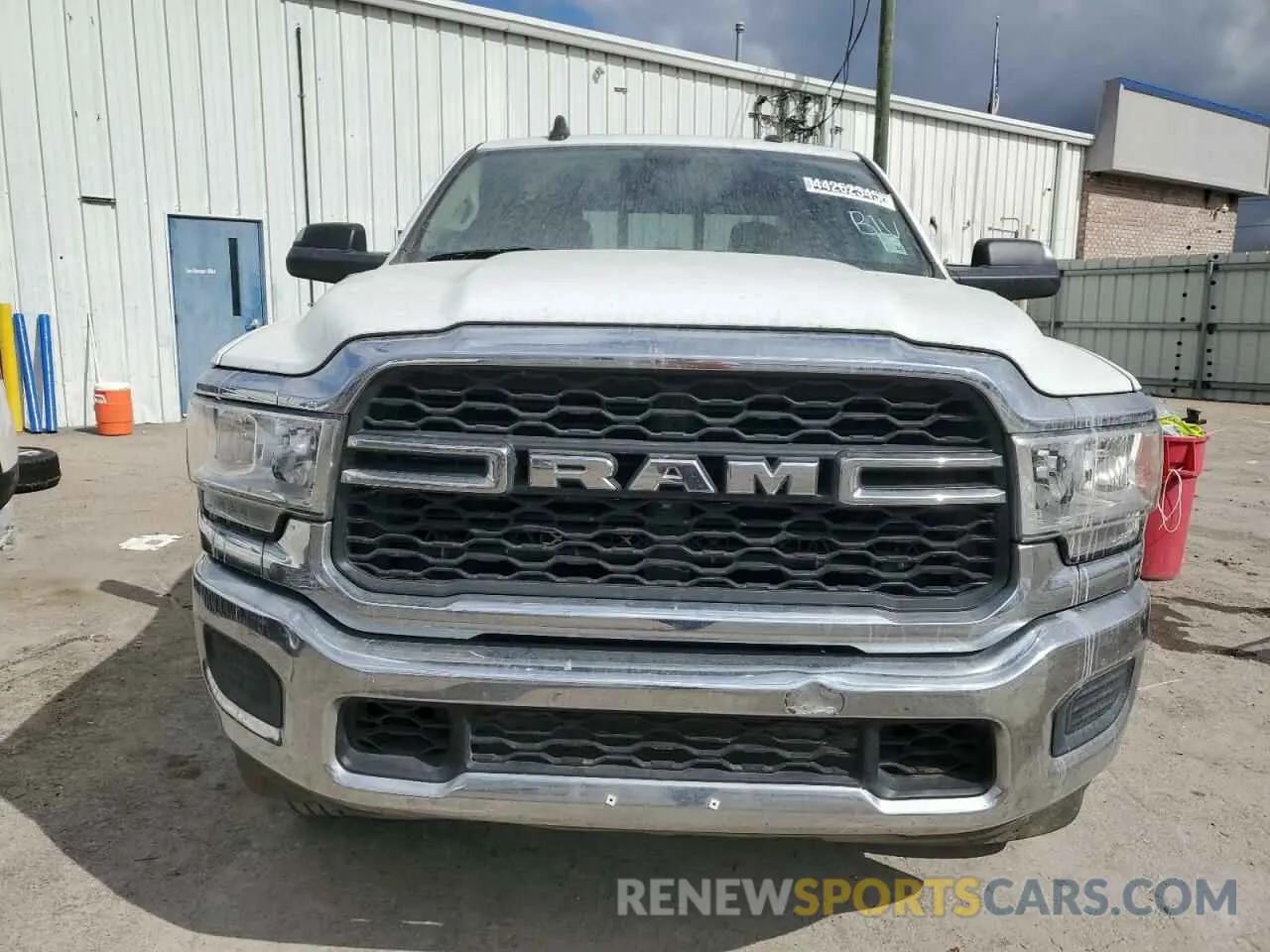 5 fotografías del automóvil dañado 3C6UR5CJ2KG565445 RAM 2500 2019