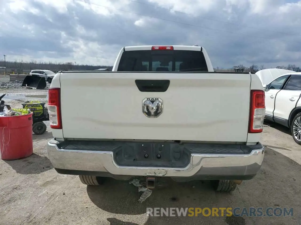 6 fotografías del automóvil dañado 3C6UR5CJ2KG565445 RAM 2500 2019
