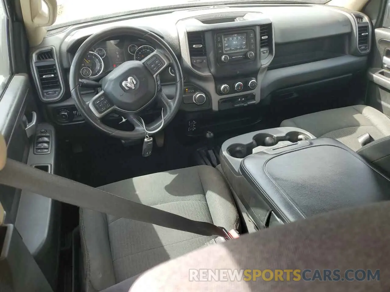 8 fotografías del automóvil dañado 3C6UR5CJ2KG565445 RAM 2500 2019