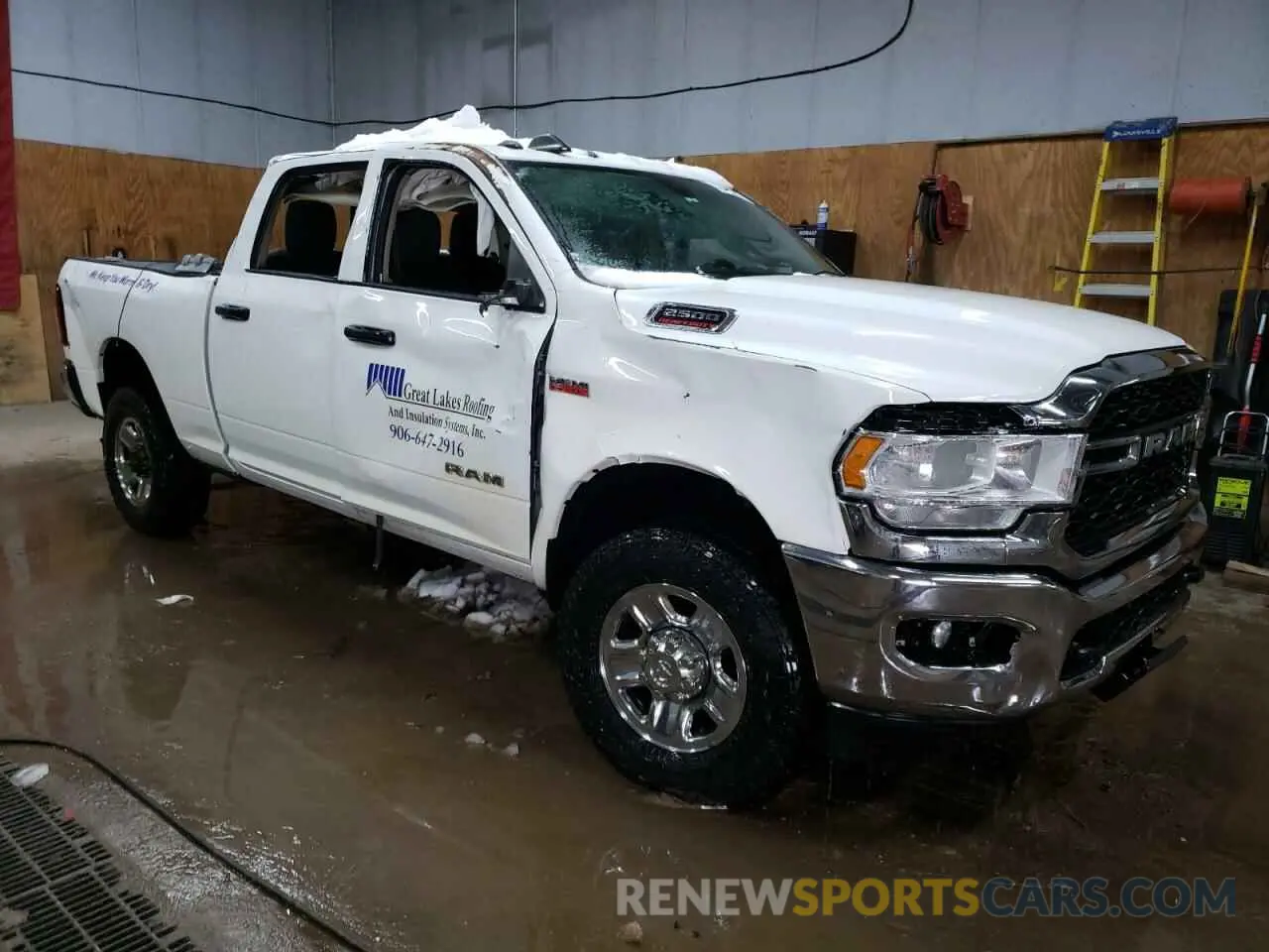 4 fotografías del automóvil dañado 3C6UR5CJ2KG573934 RAM 2500 2019