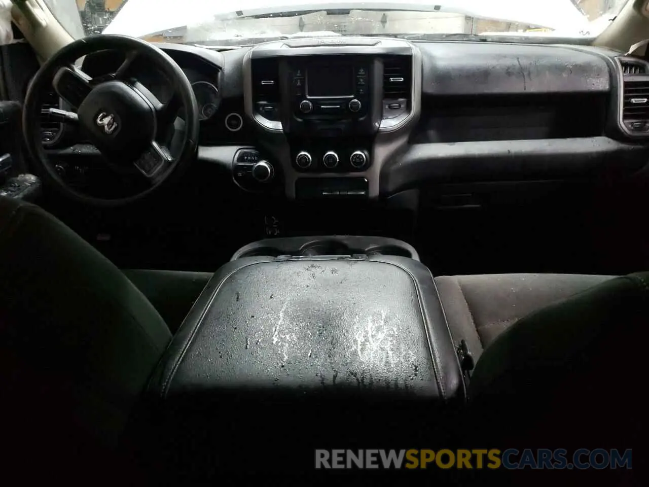 8 fotografías del automóvil dañado 3C6UR5CJ2KG573934 RAM 2500 2019