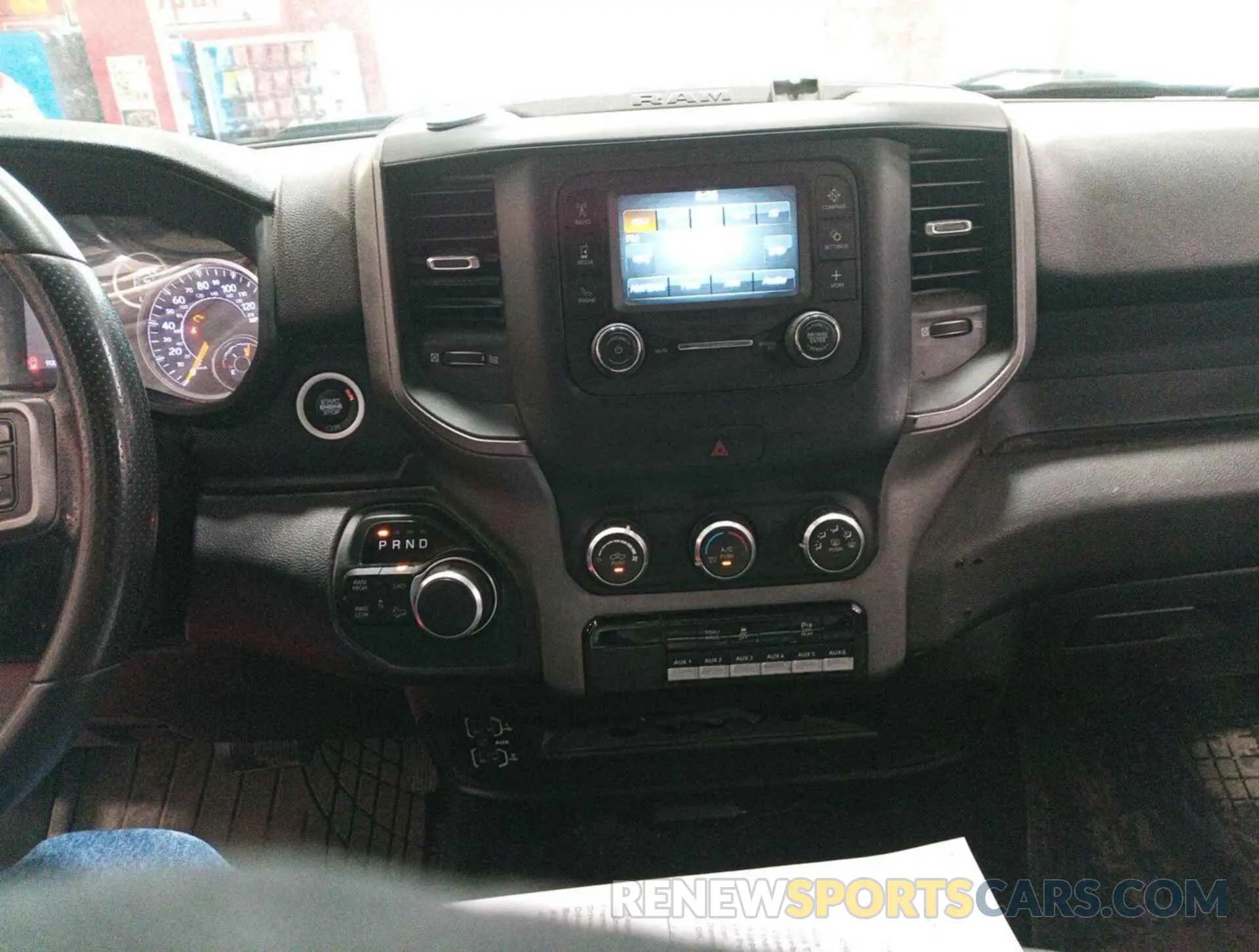 19 fotografías del automóvil dañado 3C6UR5CJ2KG596954 RAM 2500 2019